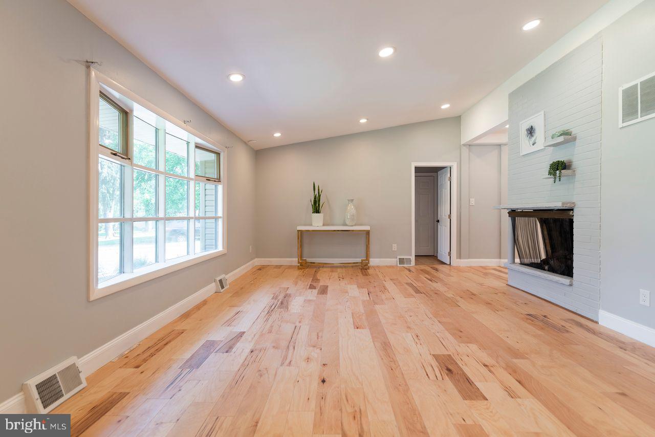 437 WILLOW WAY