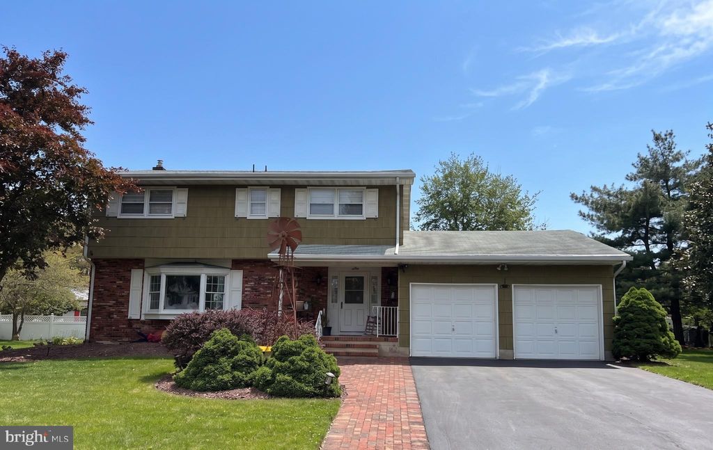 Photo of 10 Sandtown Terrace, HAMILTON, NJ 08690 (MLS # NJME2077730)