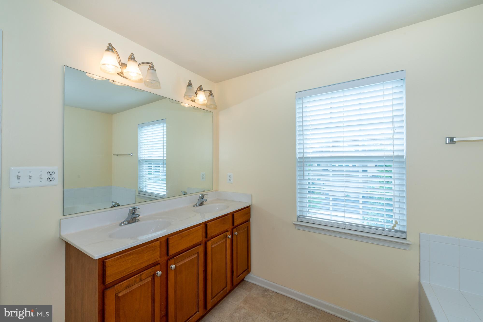 BROWNSTONE MANOR - Residential