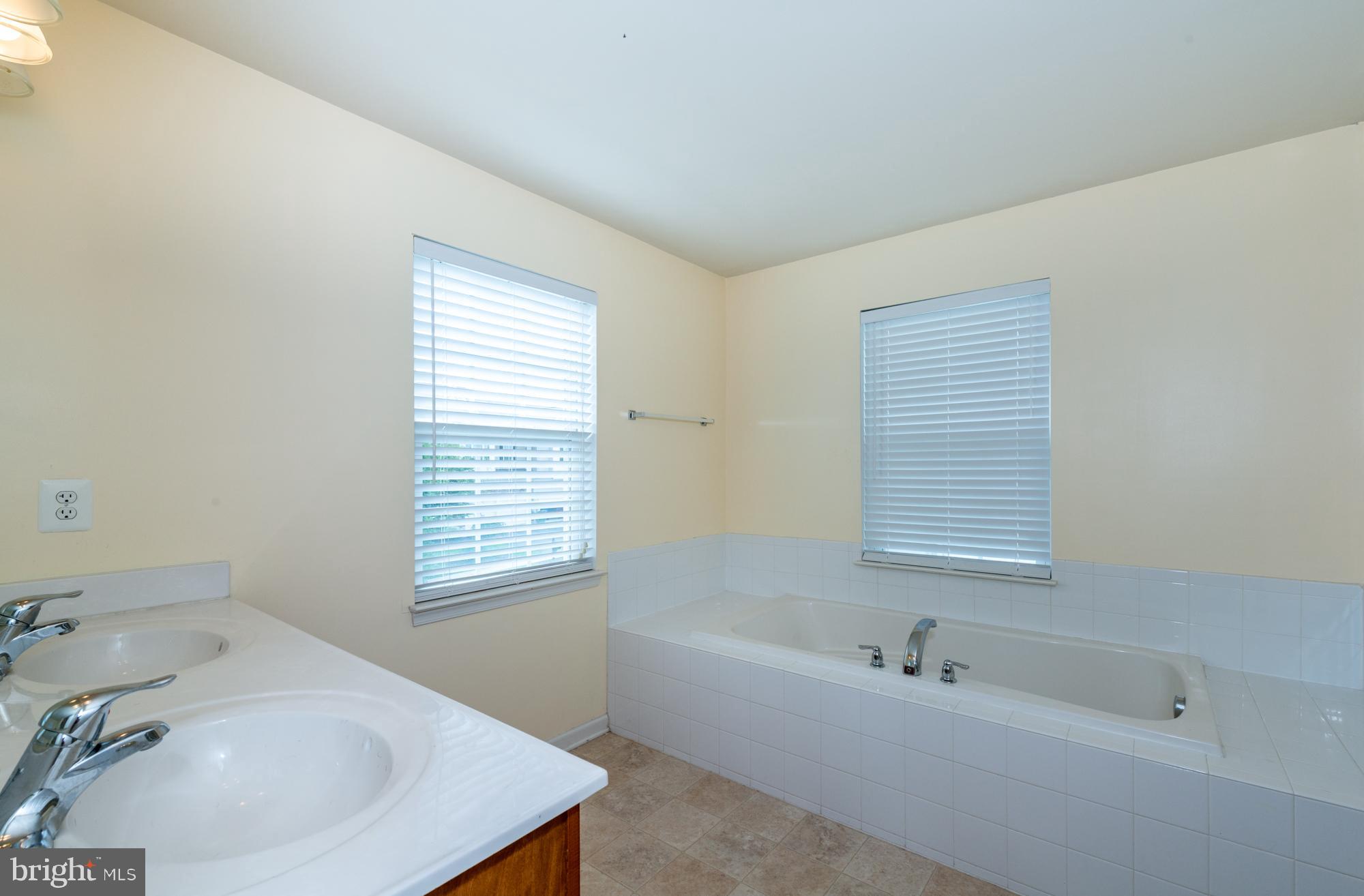 BROWNSTONE MANOR - Residential