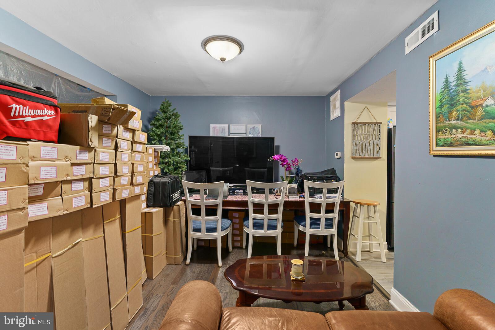 COUNTRY SCENE - Residential