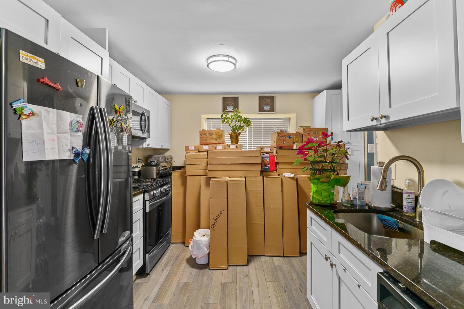 COUNTRY SCENE - Residential