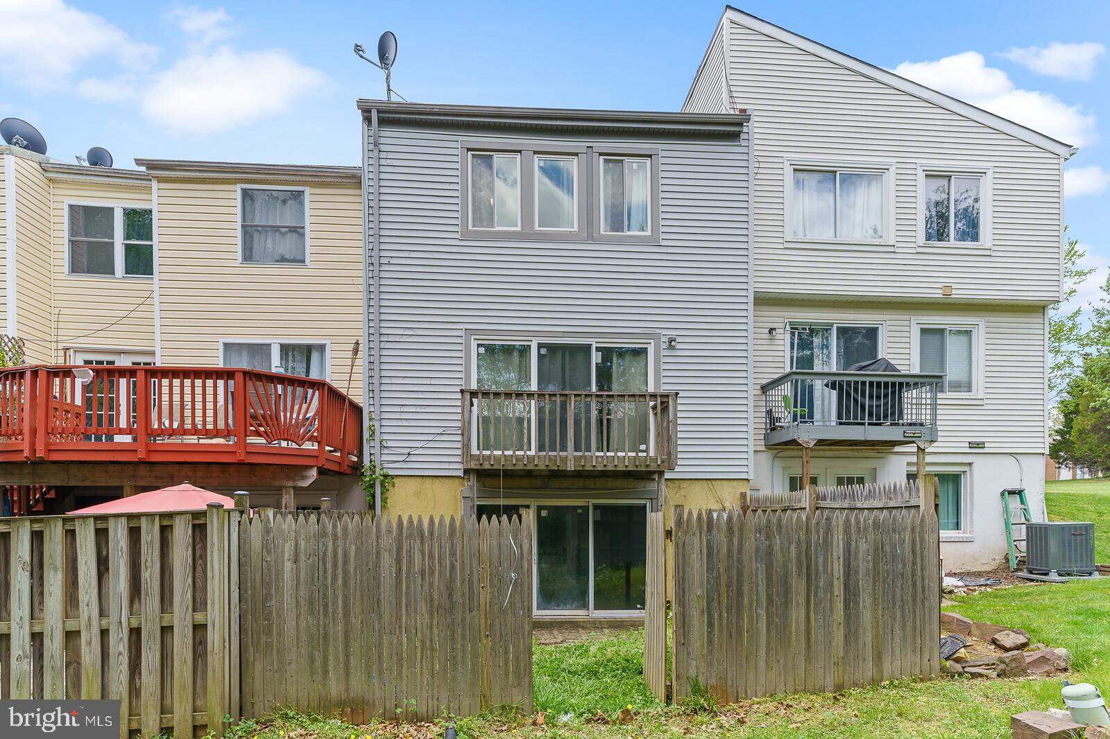 COUNTRY SCENE - Residential