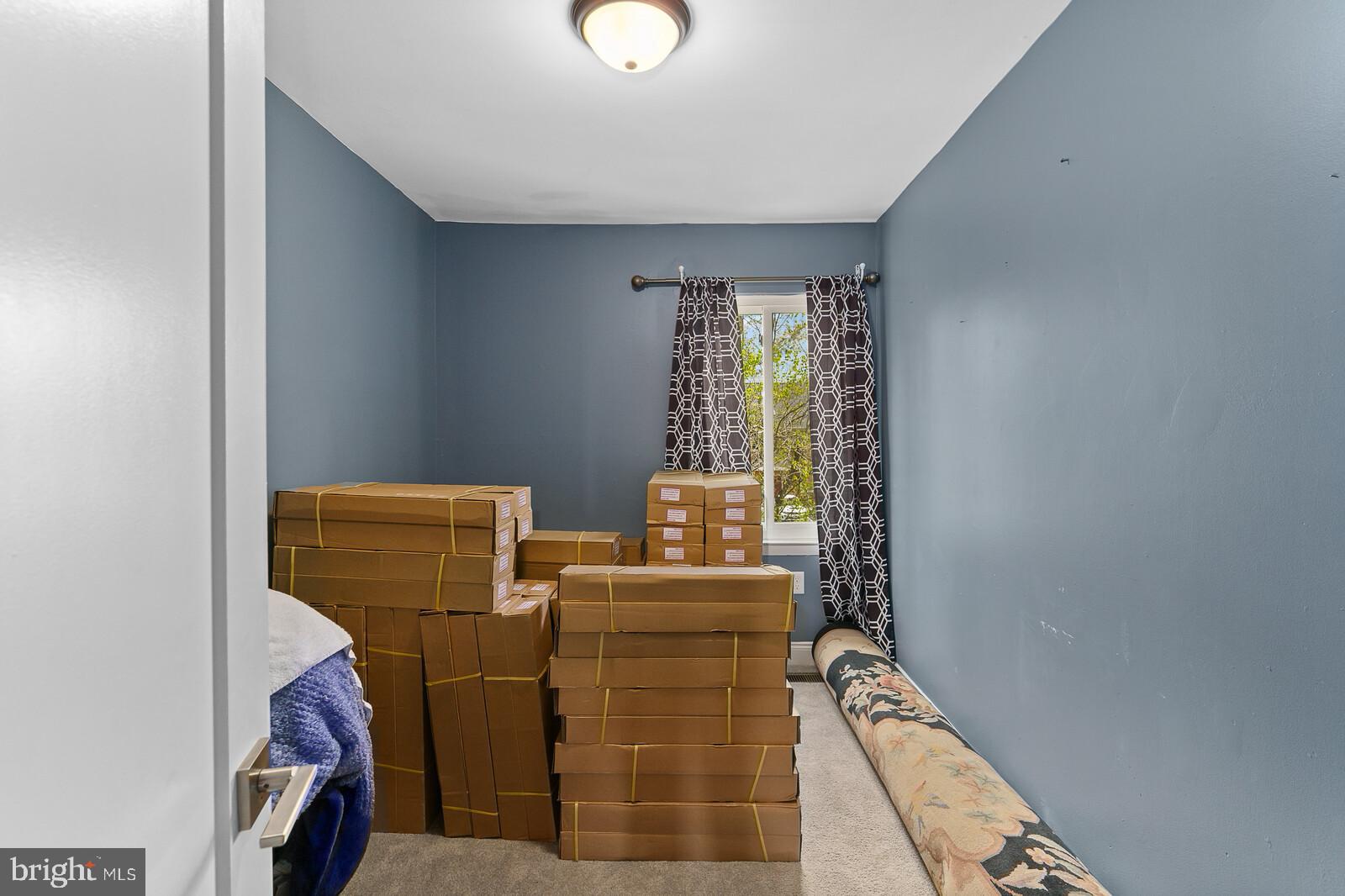 COUNTRY SCENE - Residential