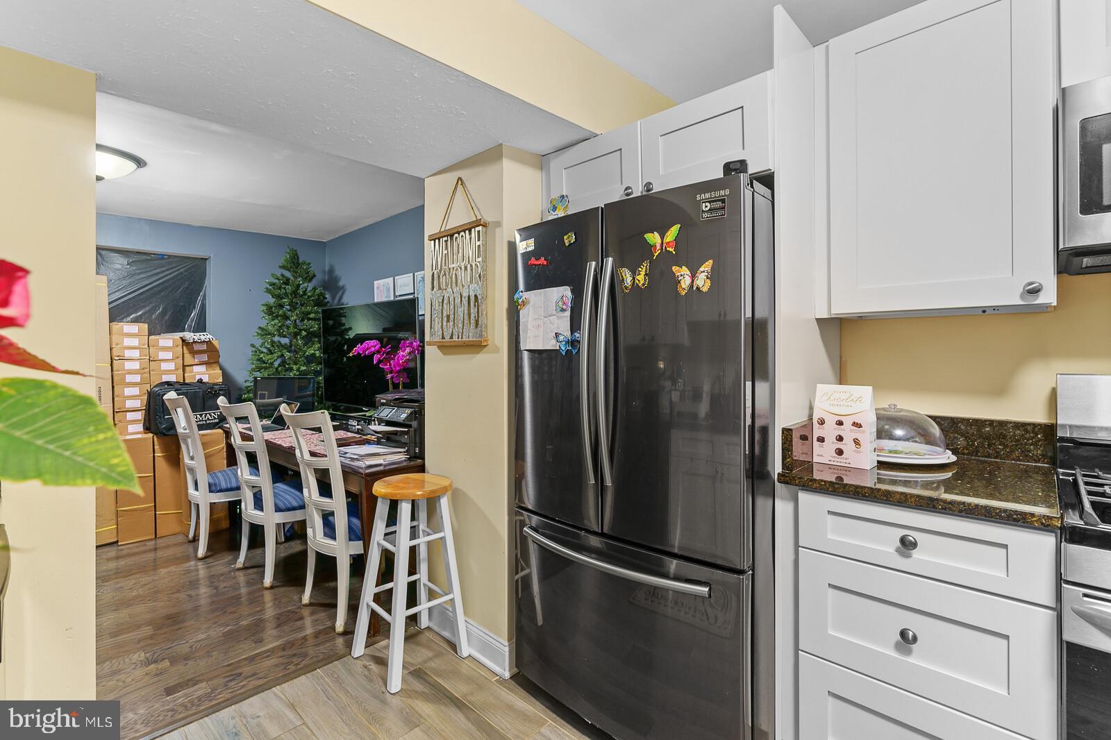 COUNTRY SCENE - Residential