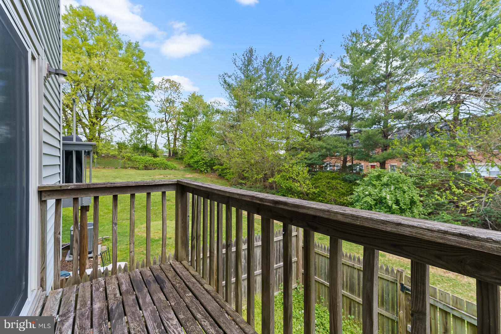 COUNTRY SCENE - Residential