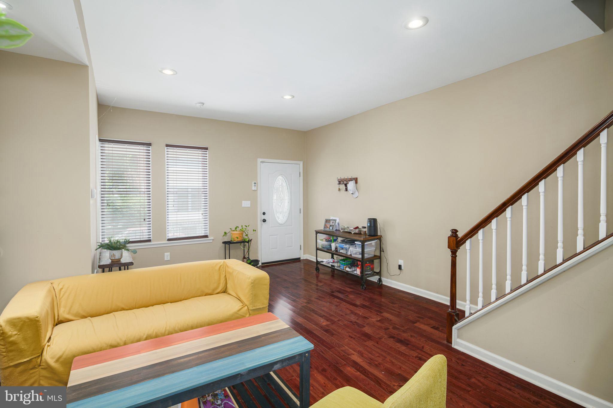 WALNUT HILL - Residential