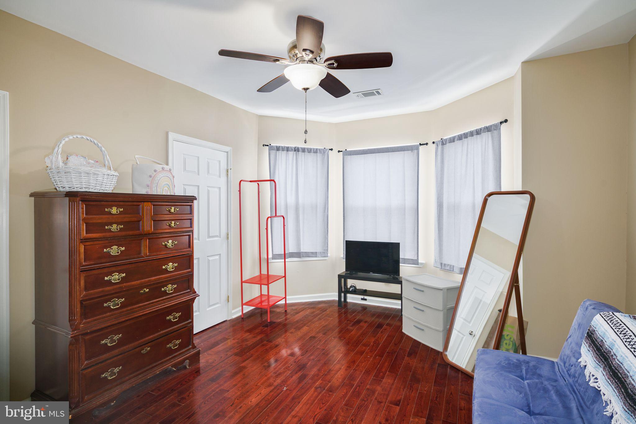 WALNUT HILL - Residential