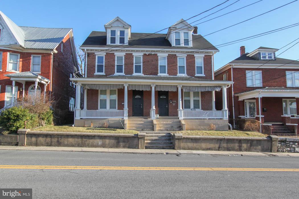 3 bedroom, 1 1/2 bath convenient 2 level apartment. Hardwood floors throughout main living areas. Cozy kitchen and a separate dining room. Carpet throughout the bedrooms. Multiple entrances. 1 garage space included. Washer & dryer hookups. Close to shopping and restaurants.
