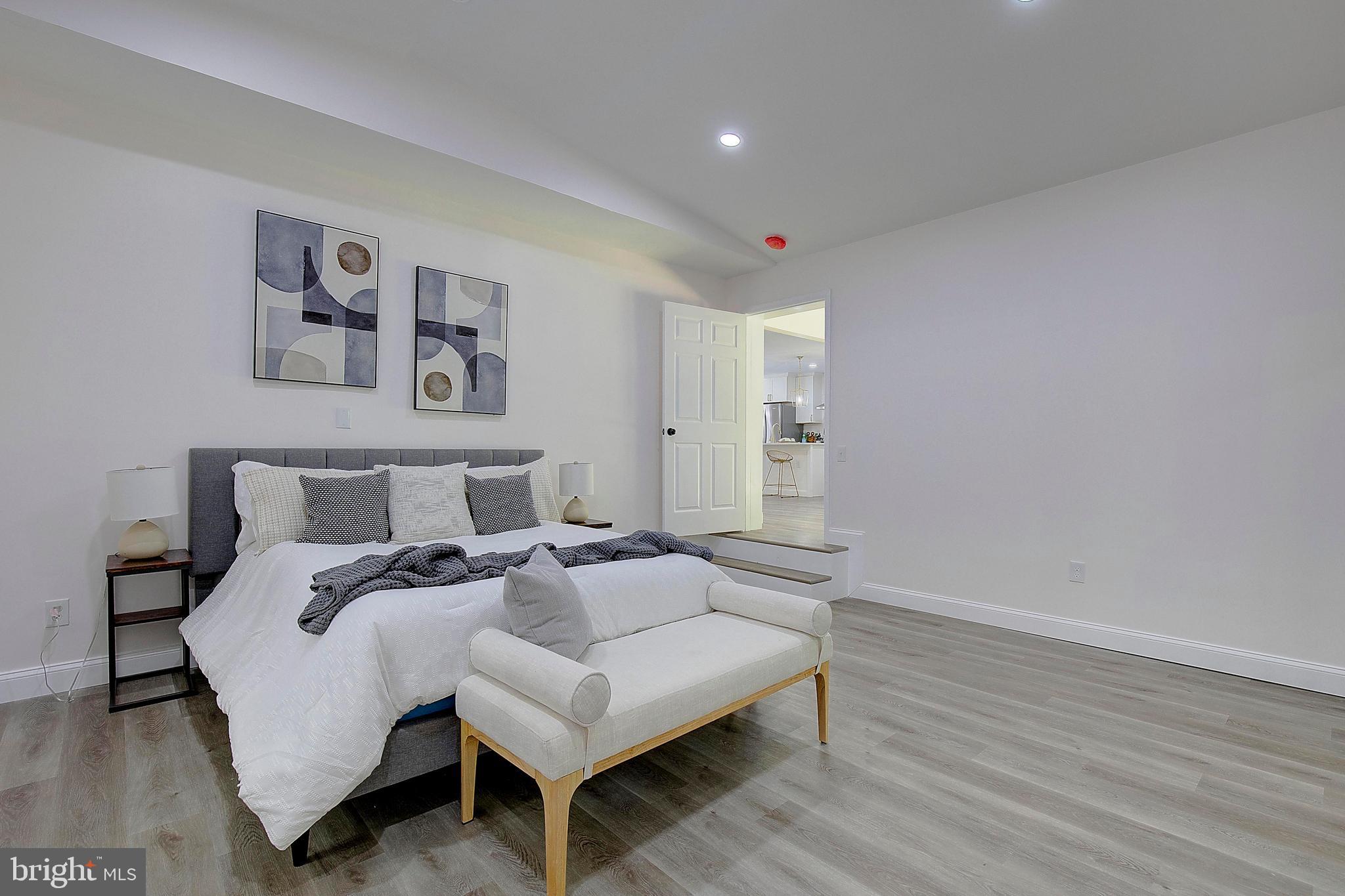 LAKE KARYLBROOK - Residential