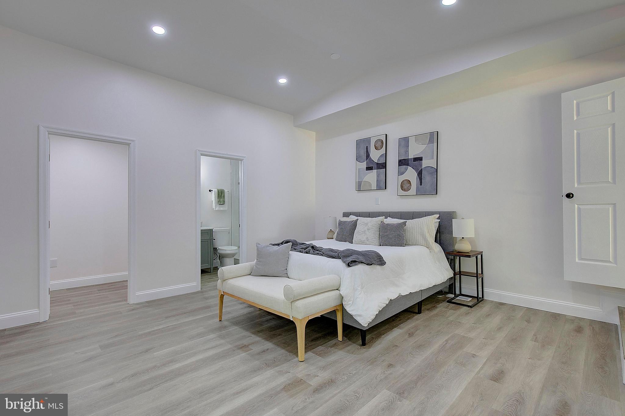 LAKE KARYLBROOK - Residential