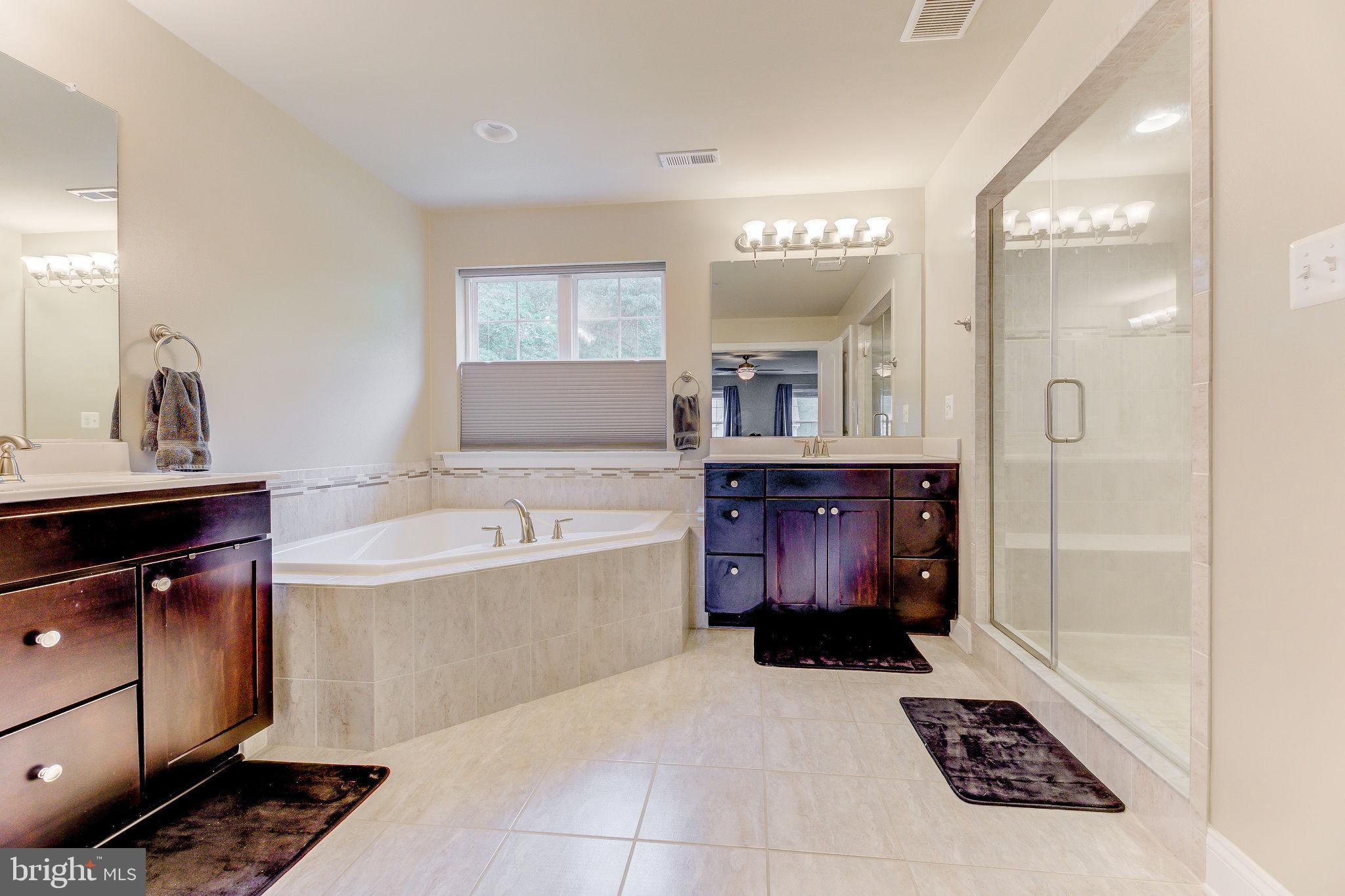 OAKLAND HALL - Residential