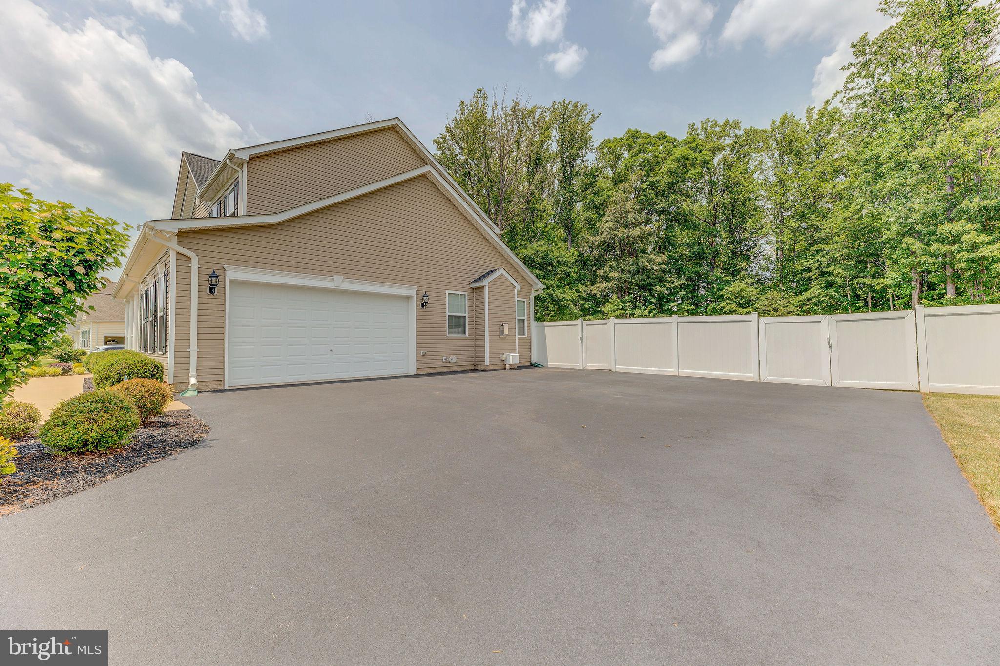 OAKLAND HALL - Residential