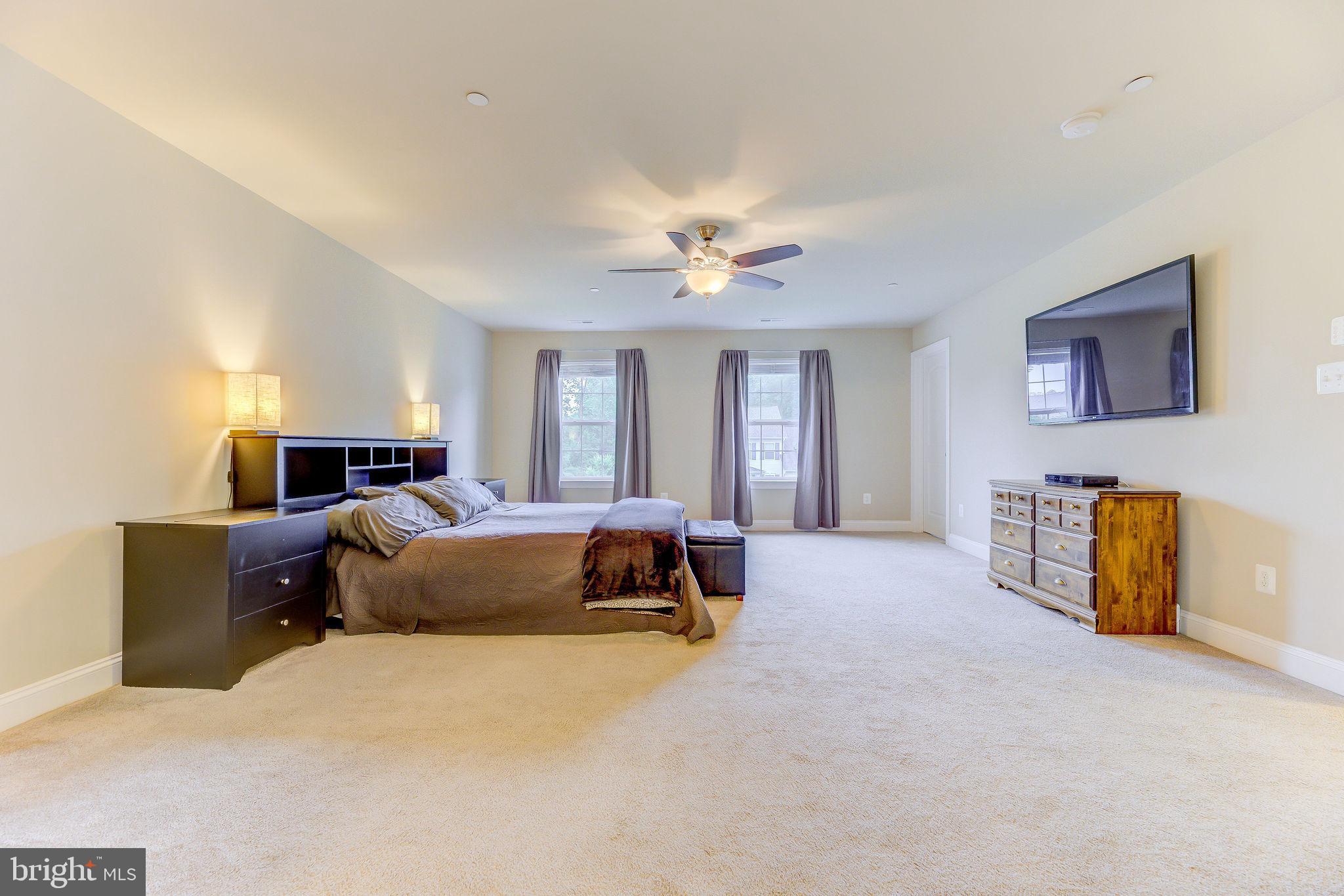 OAKLAND HALL - Residential