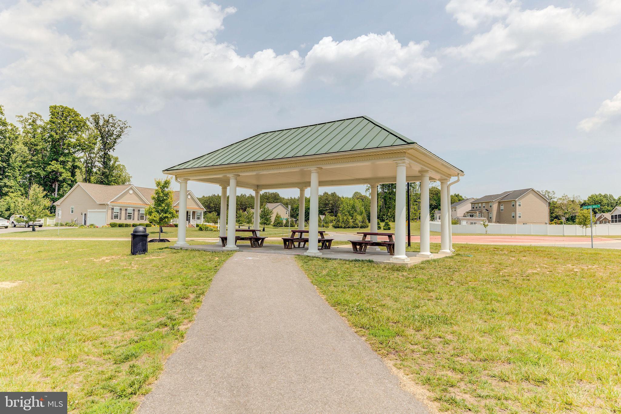 OAKLAND HALL - Residential