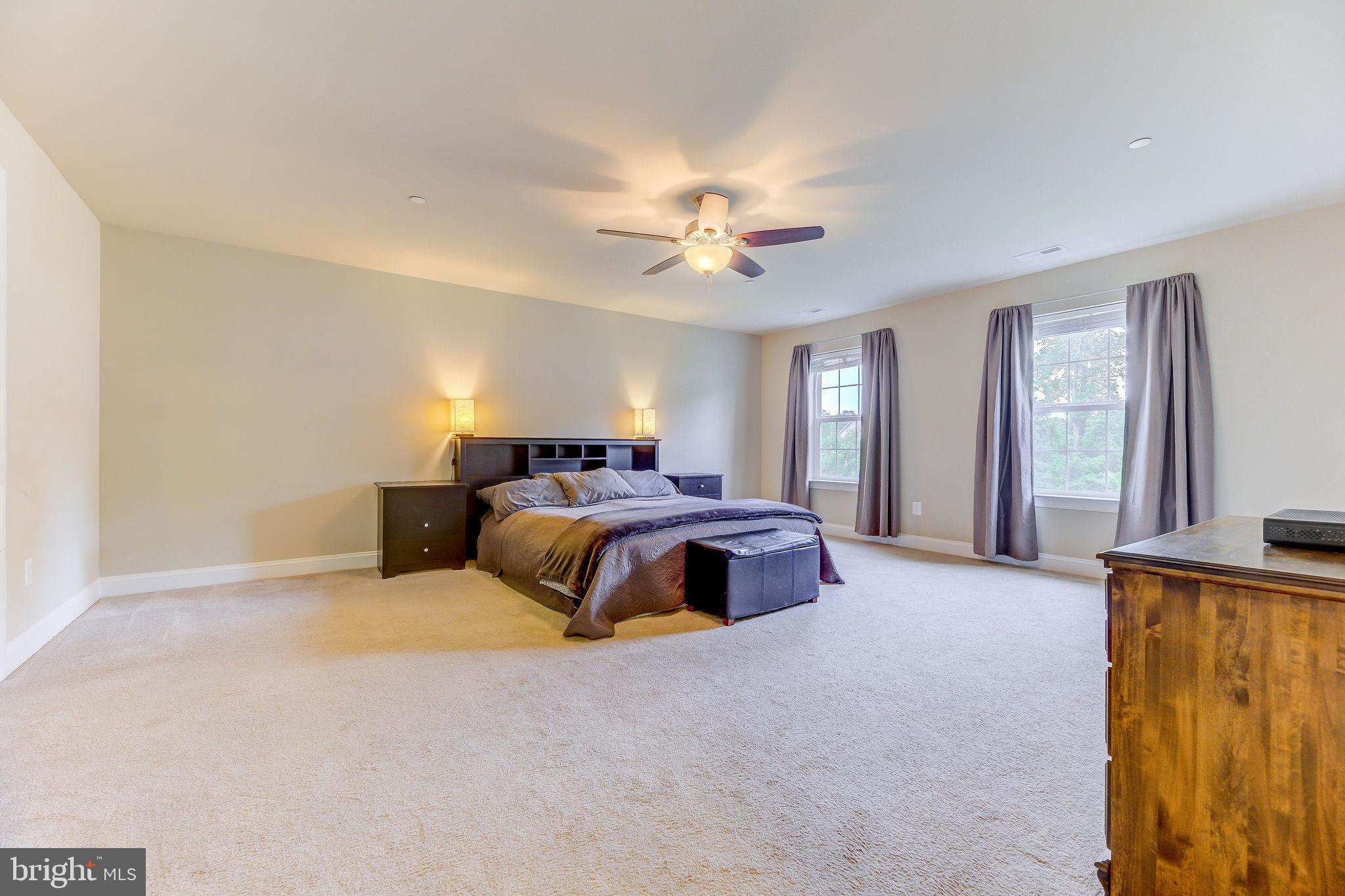 OAKLAND HALL - Residential