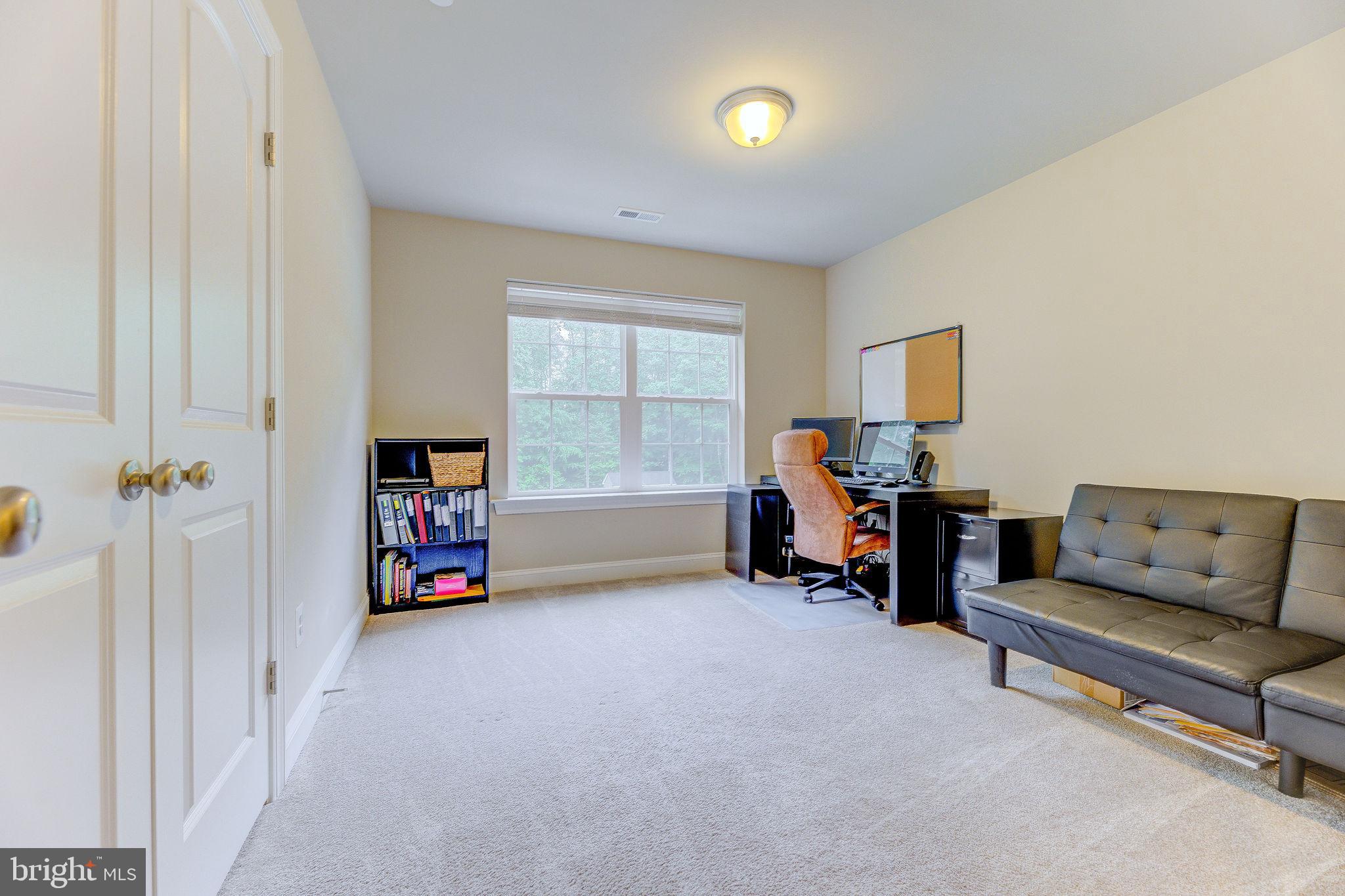 OAKLAND HALL - Residential