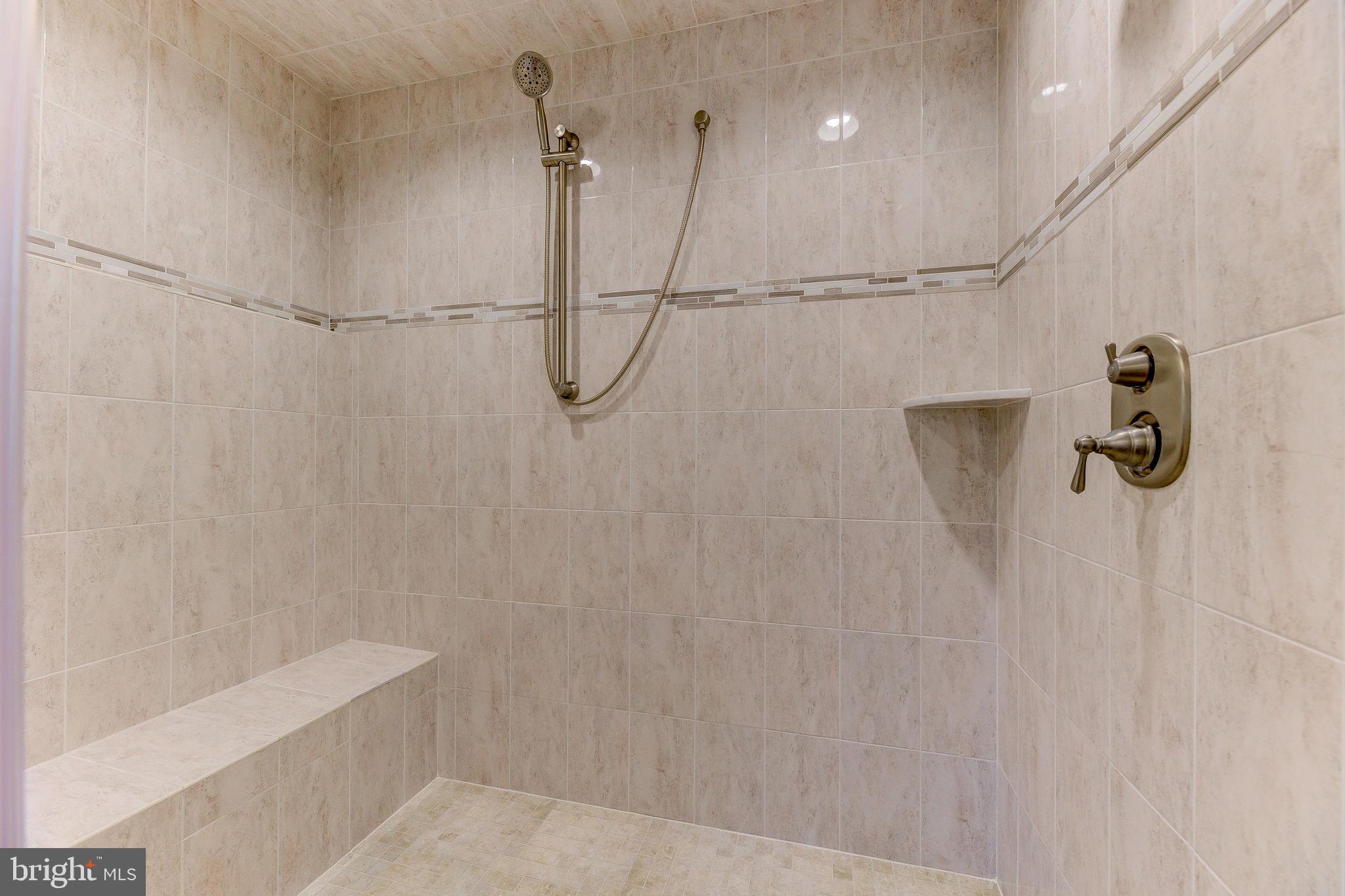 OAKLAND HALL - Residential