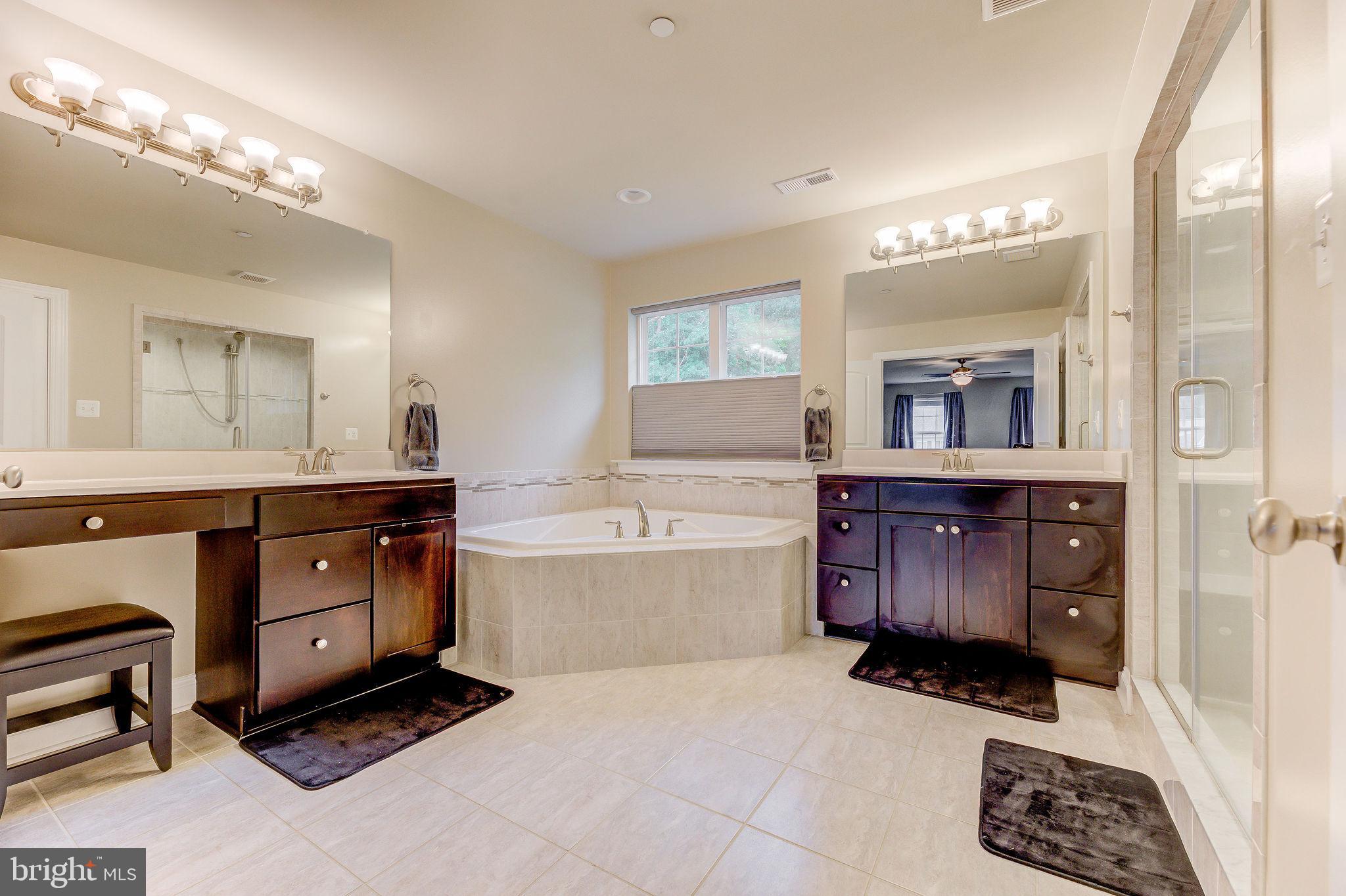 OAKLAND HALL - Residential