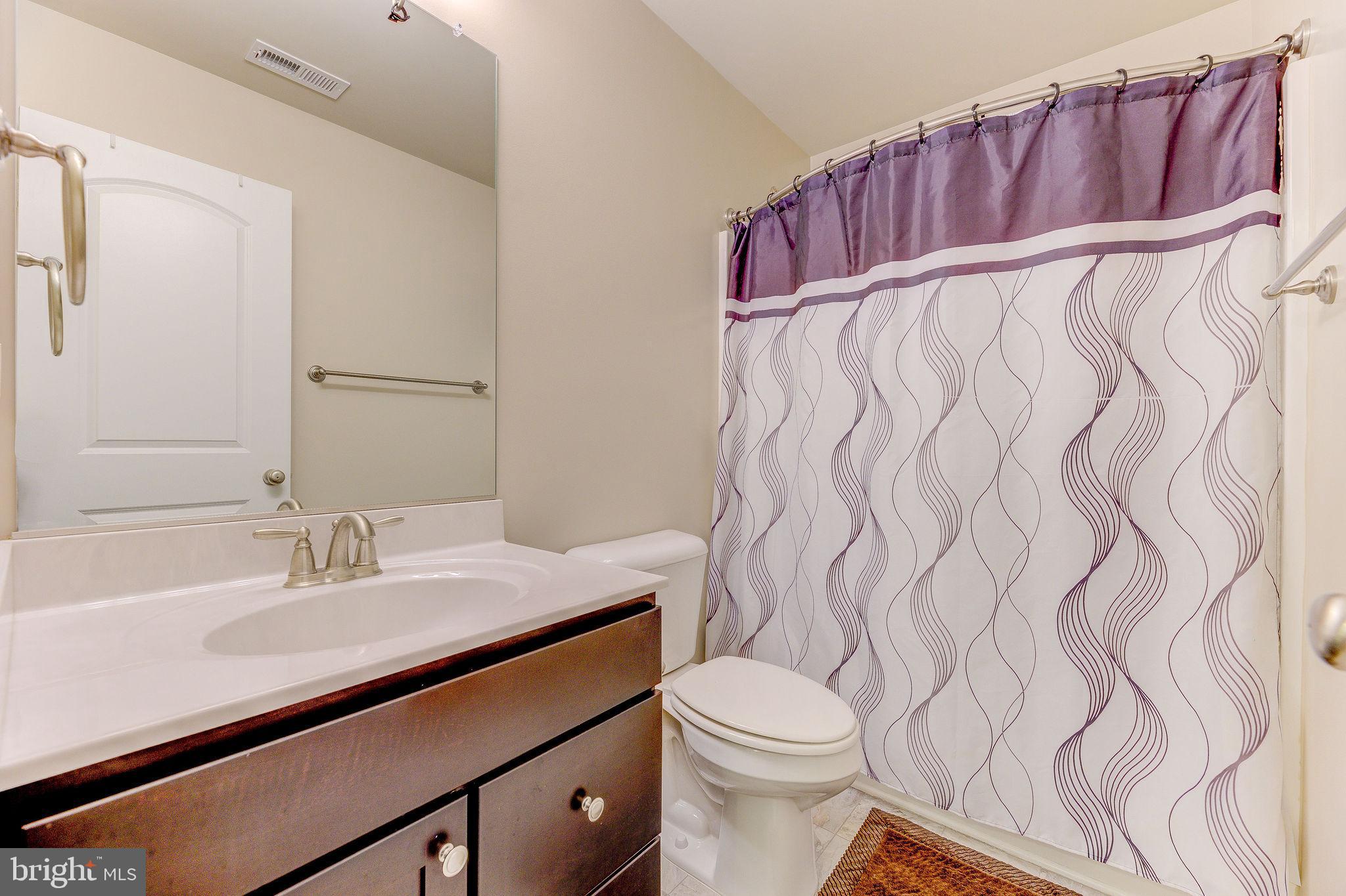 OAKLAND HALL - Residential