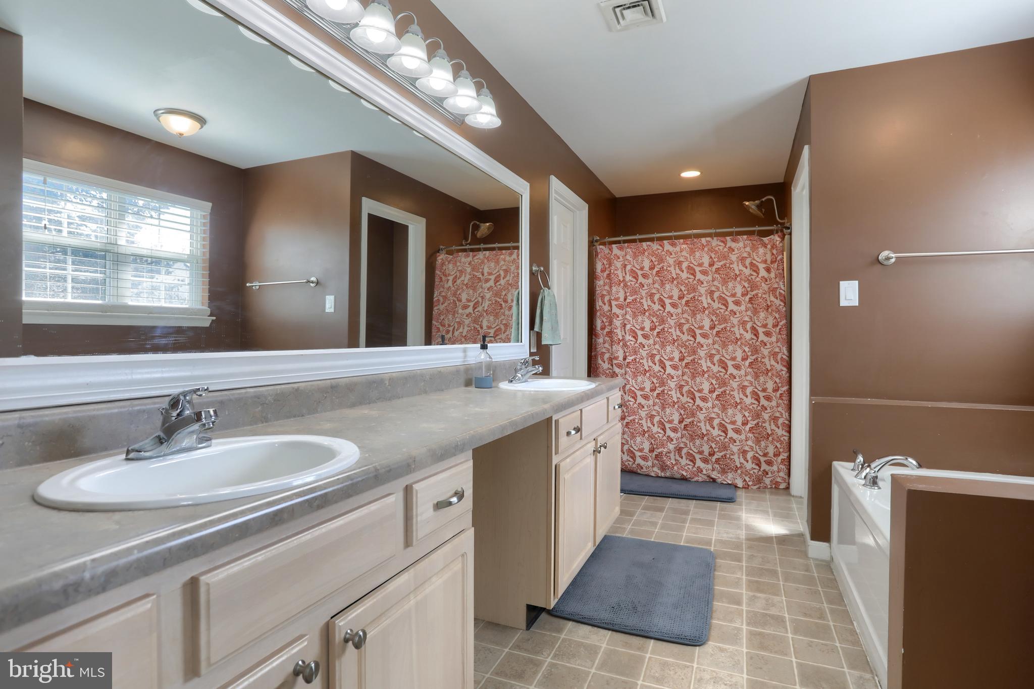 VILLAS AT HERSHEY MEADOWS - Residential