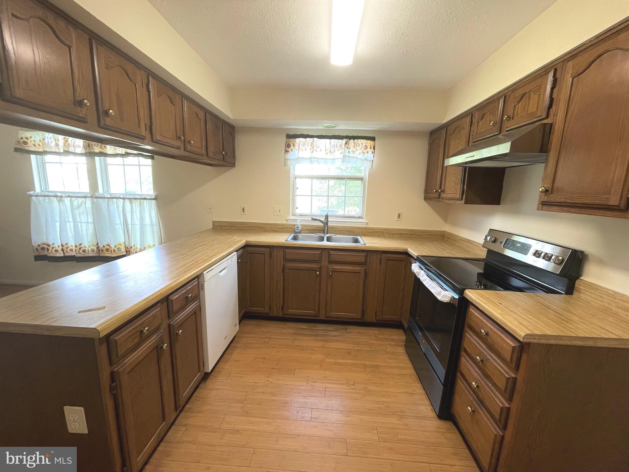 SPRINGFIELD MANOR CLUSTER - Residential Lease