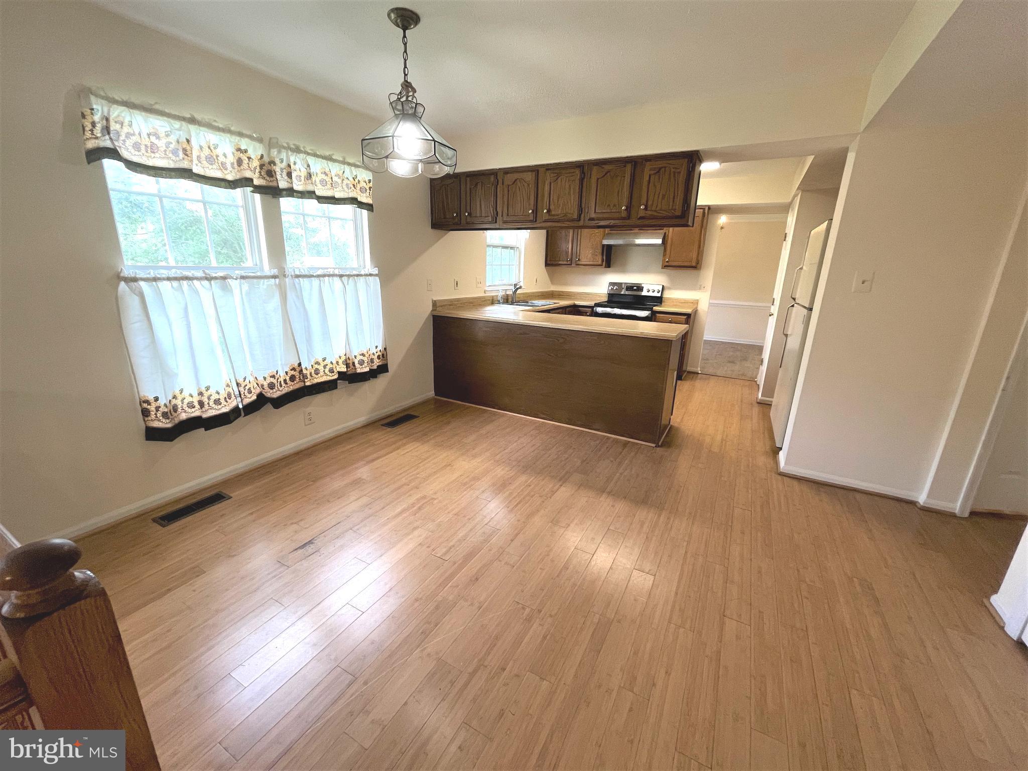 SPRINGFIELD MANOR CLUSTER - Residential Lease