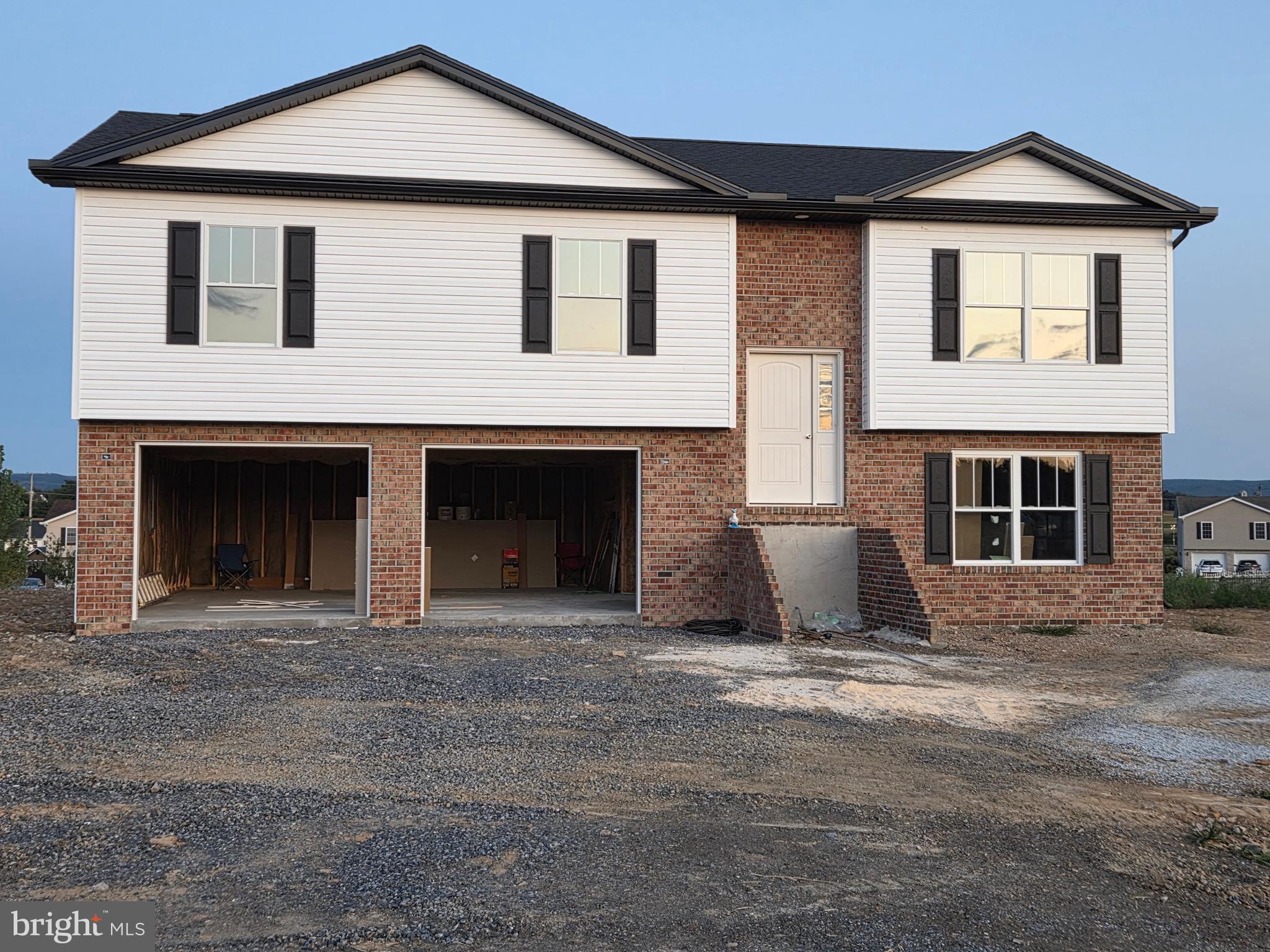 New Construction in Thornwood boasting one of the areas finer builders. Just minutes from town. Bi-Level with fully finished lower level. Custom Kitchen cabinets with granite counter tops. 3 Bedrooms and 2 1/2 baths. Main bedroom with 2 closets. Double bowl sinks in main bath. Approx. 3 months for completion.