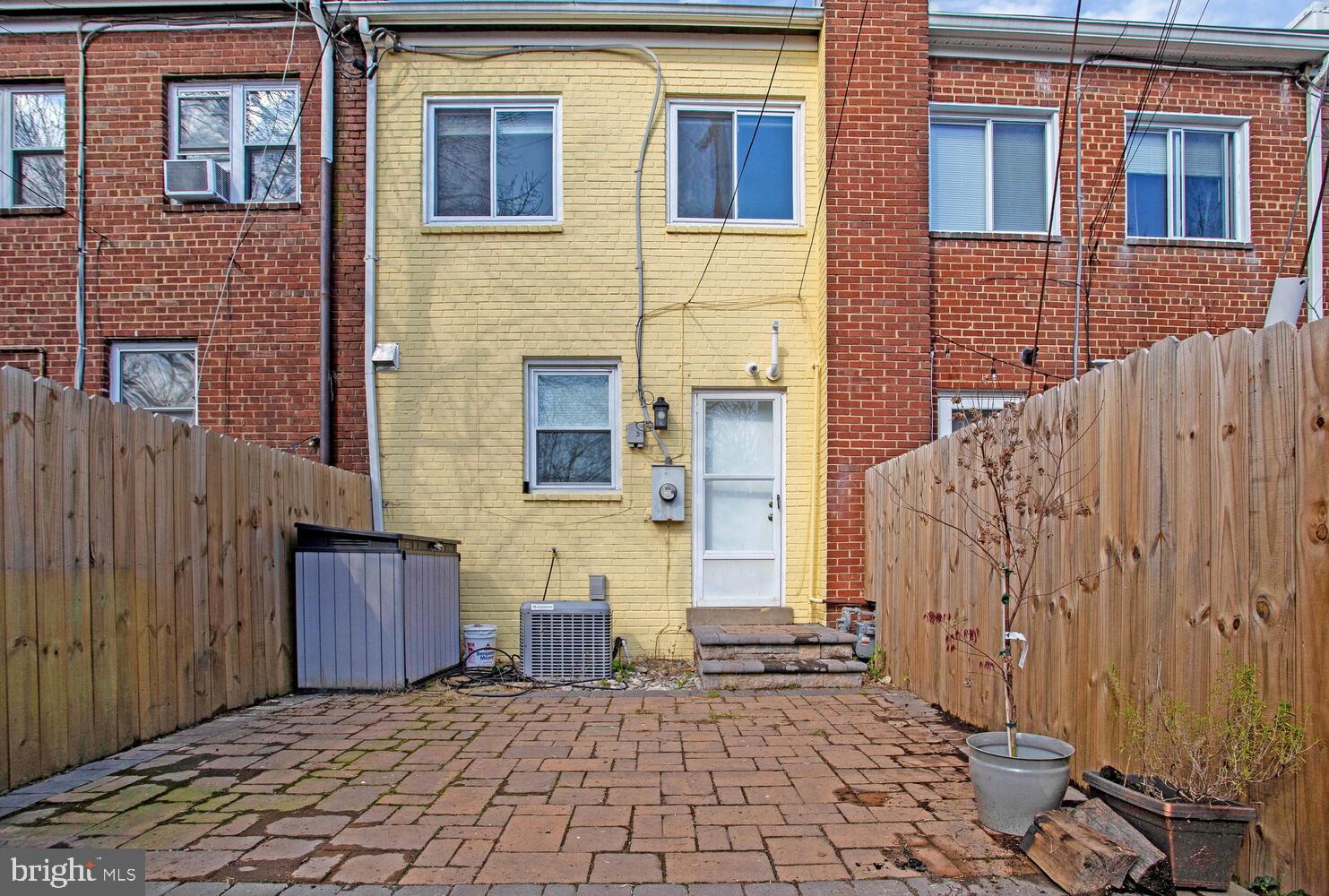 HUME SPRINGS - Residential Lease