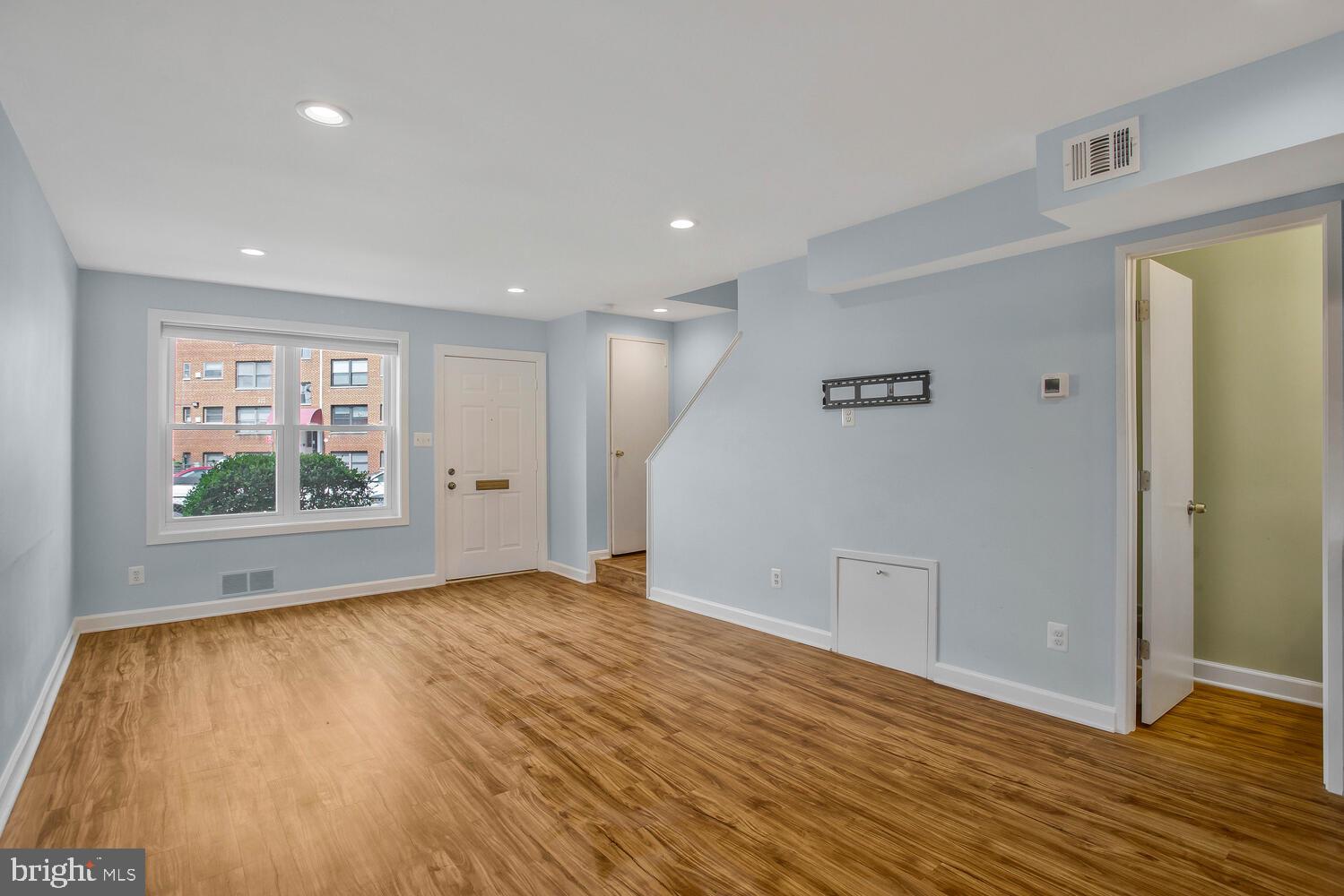 HUME SPRINGS - Residential Lease