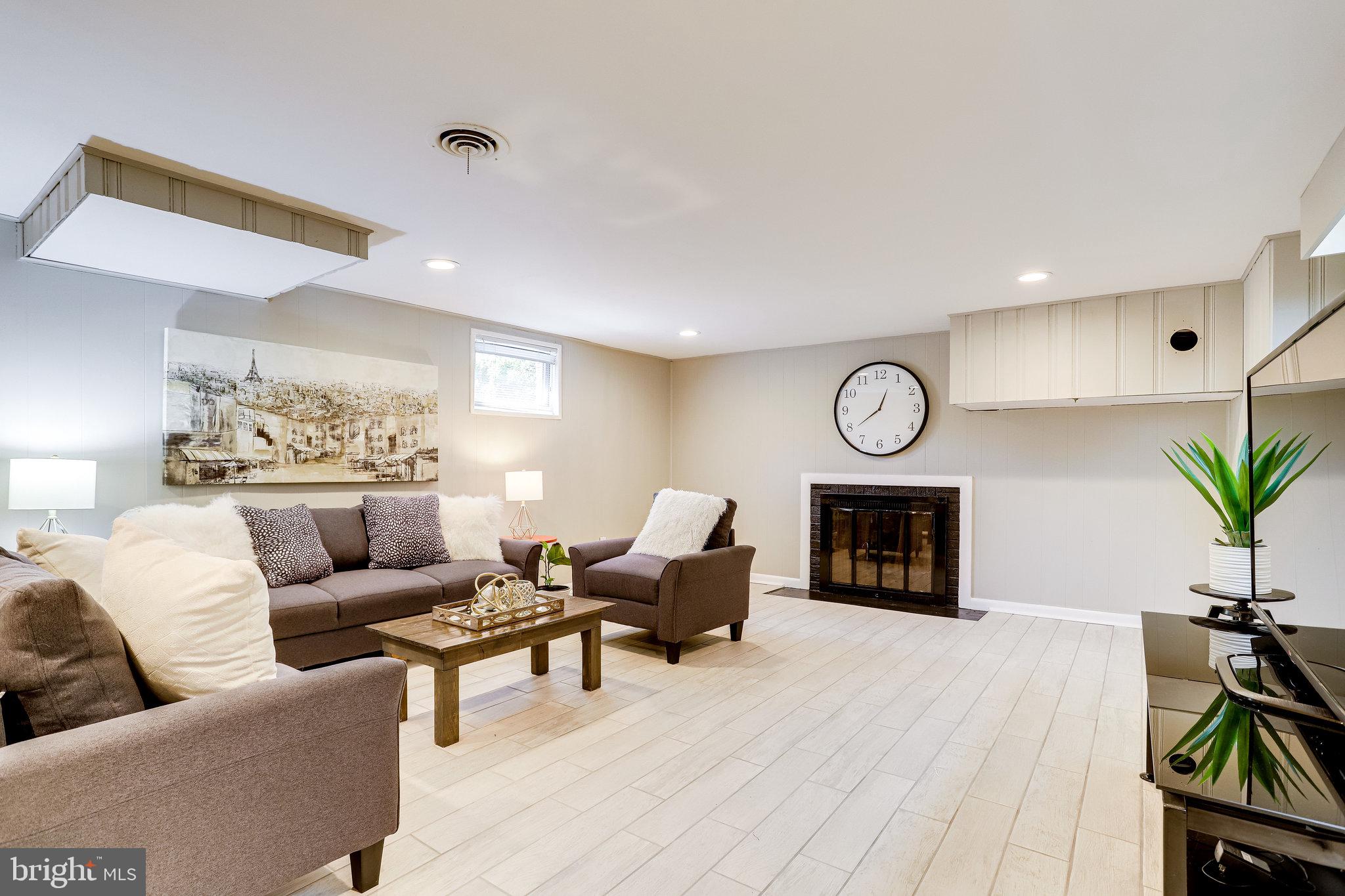 BROYHILL PARK - Residential