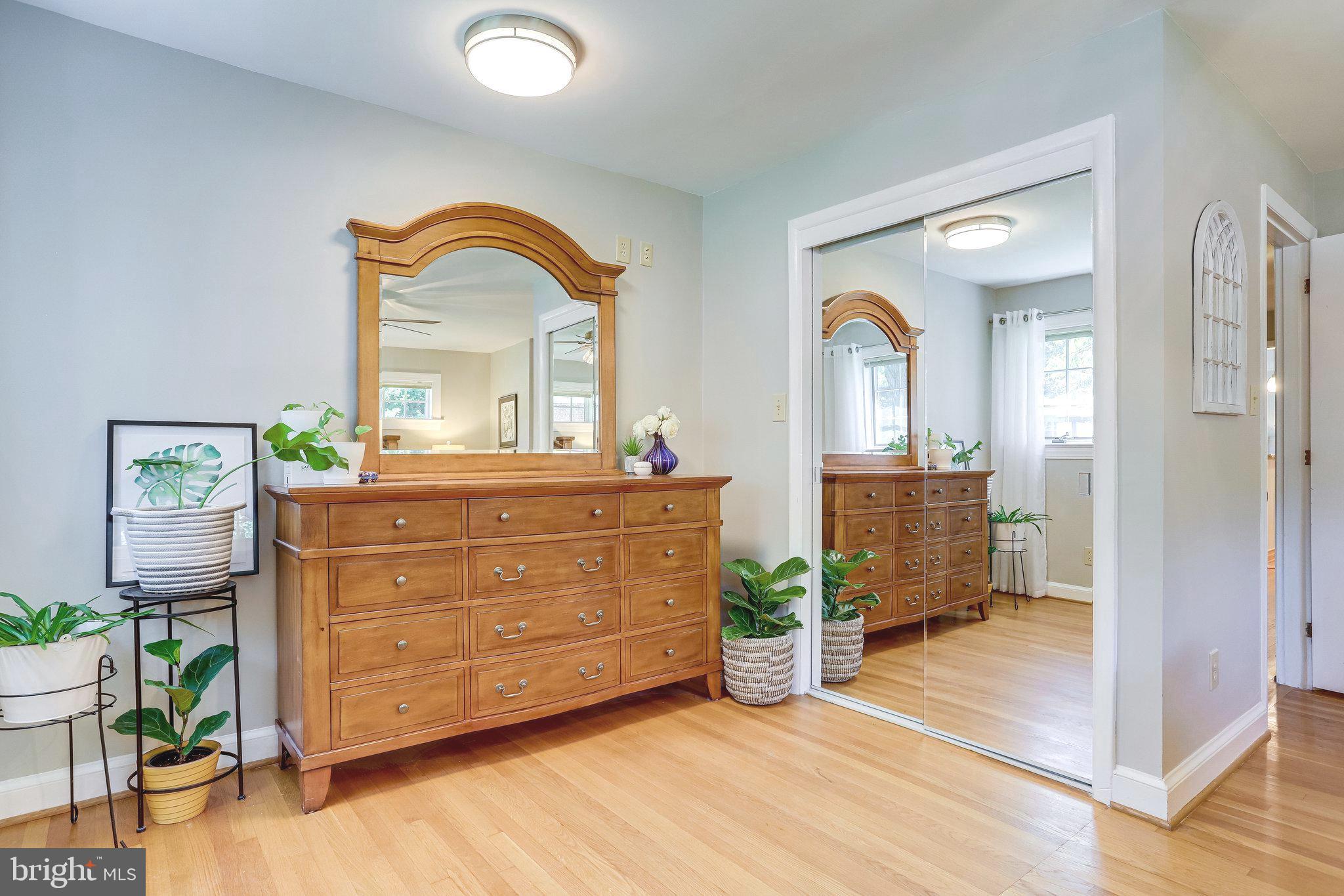 BROYHILL PARK - Residential