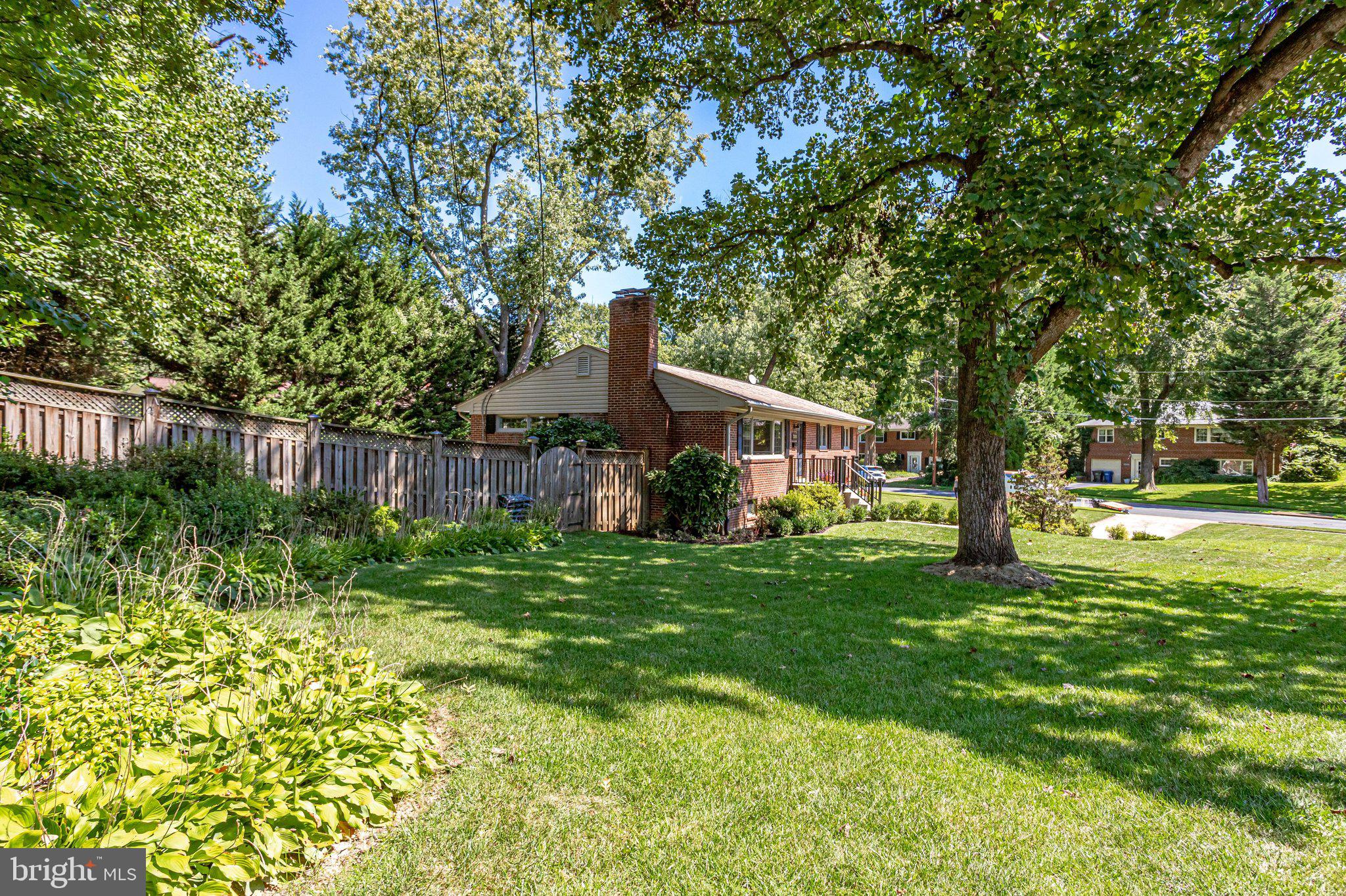 BROYHILL PARK - Residential