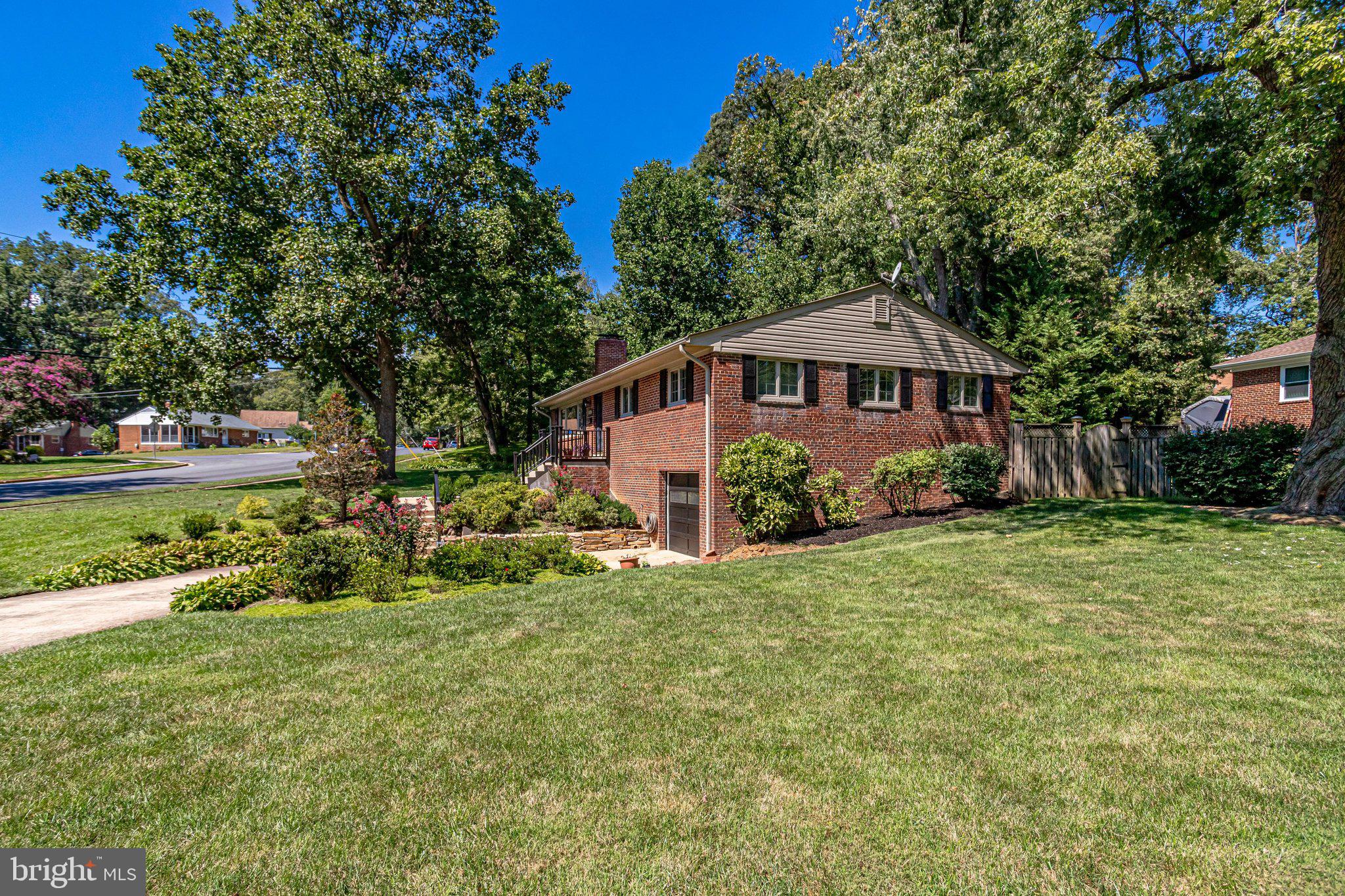 BROYHILL PARK - Residential