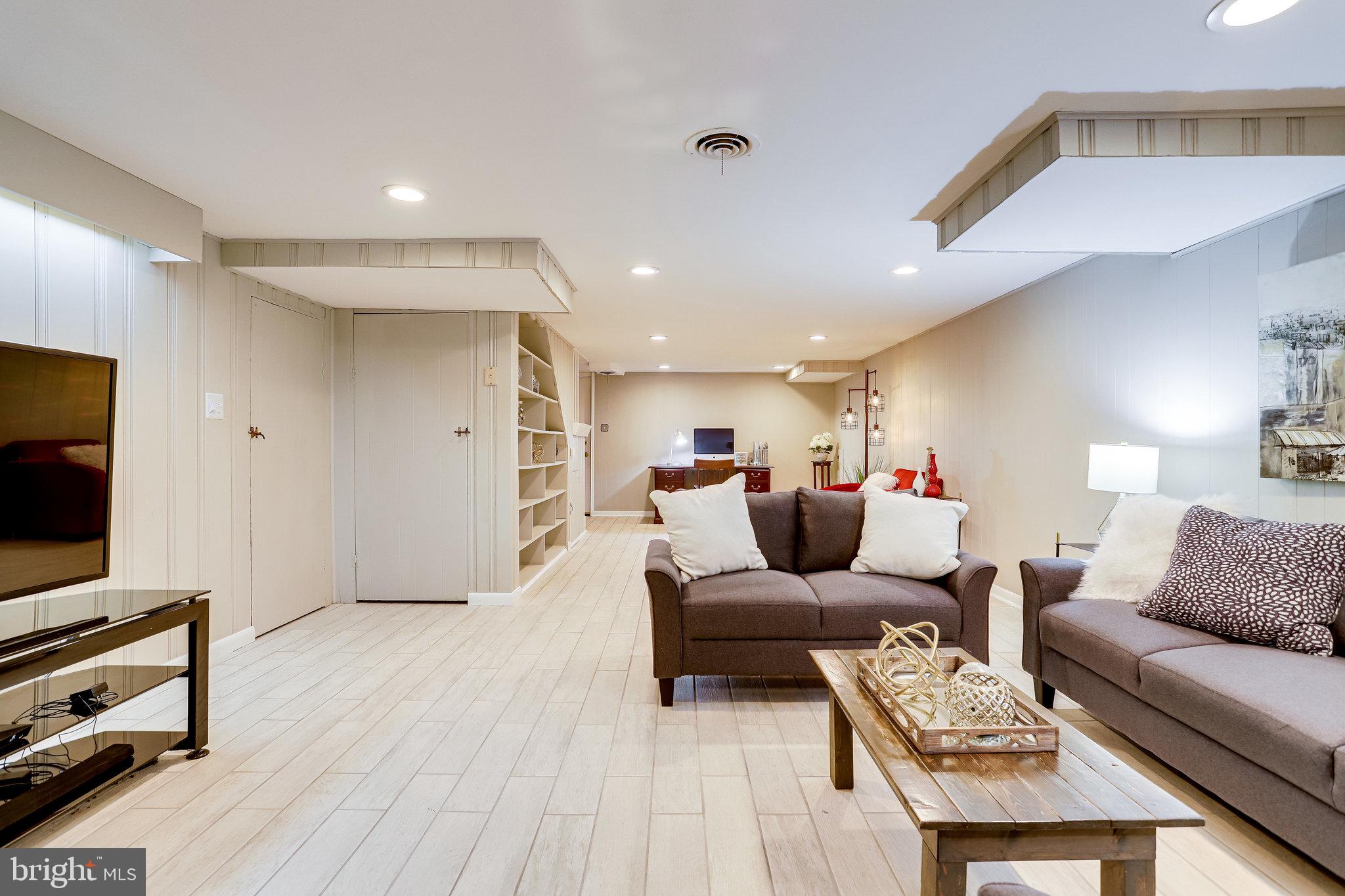 BROYHILL PARK - Residential