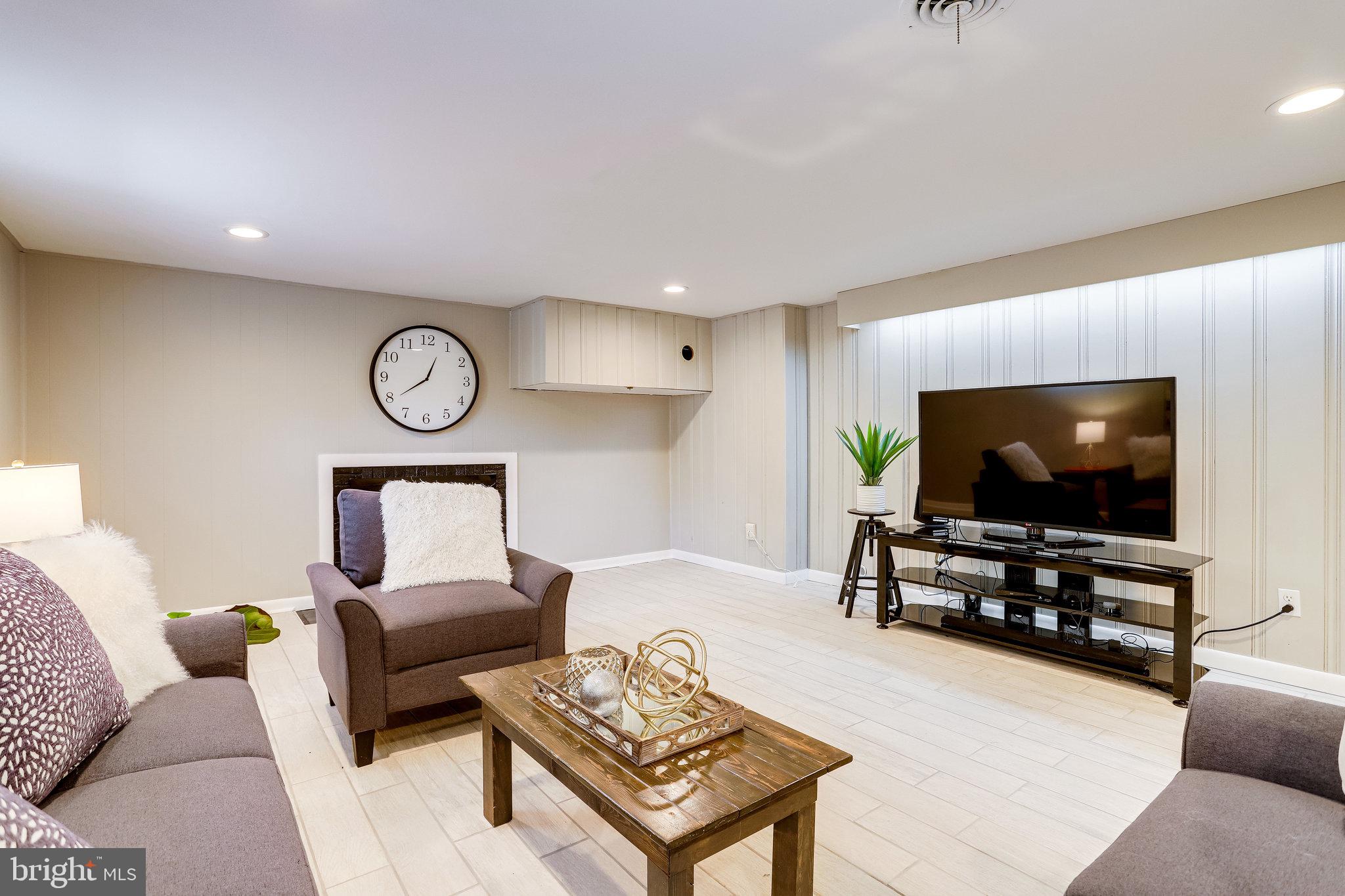 BROYHILL PARK - Residential