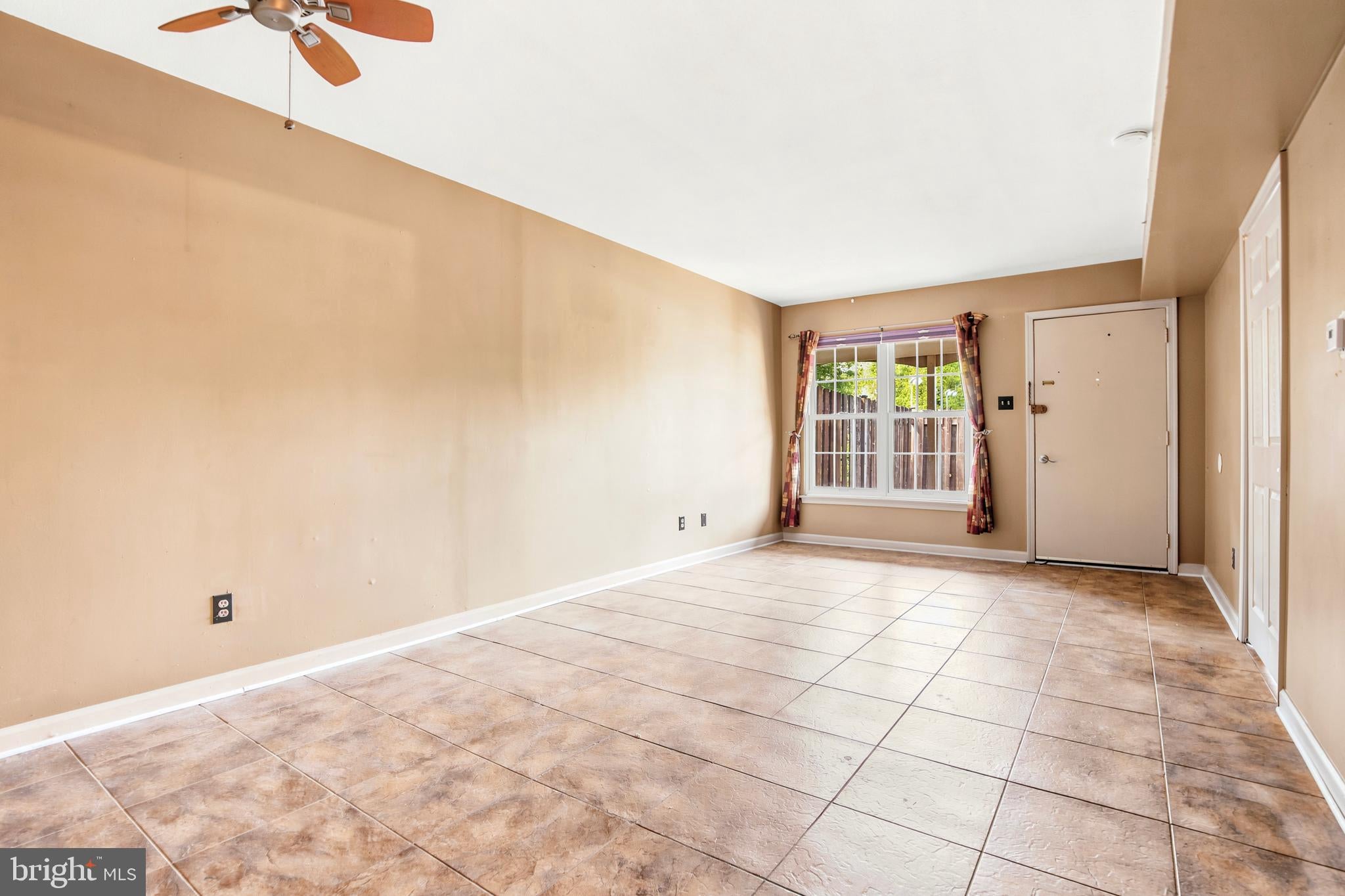 122 BANCROFT ROAD 1C