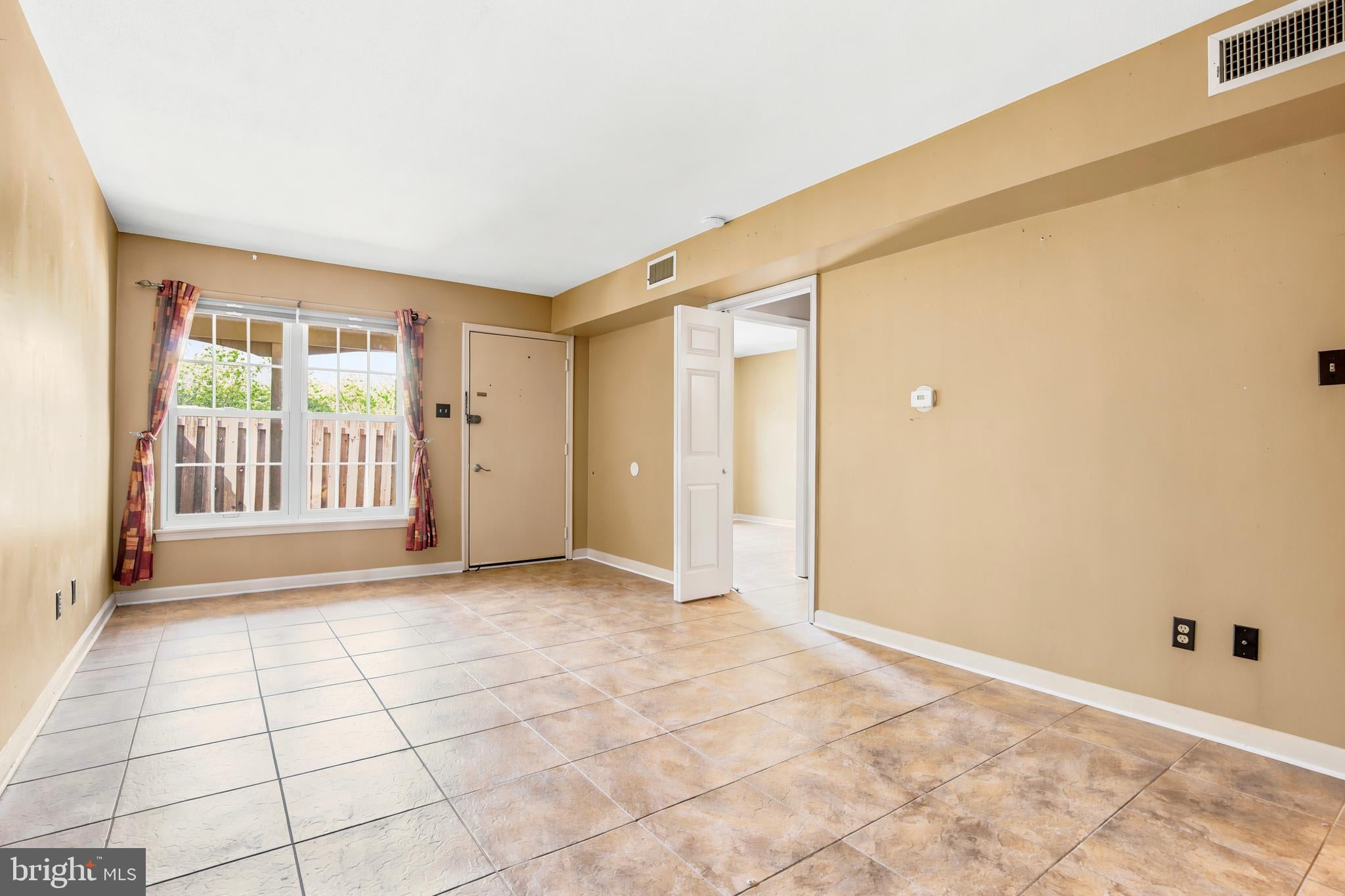 122 BANCROFT ROAD 1C