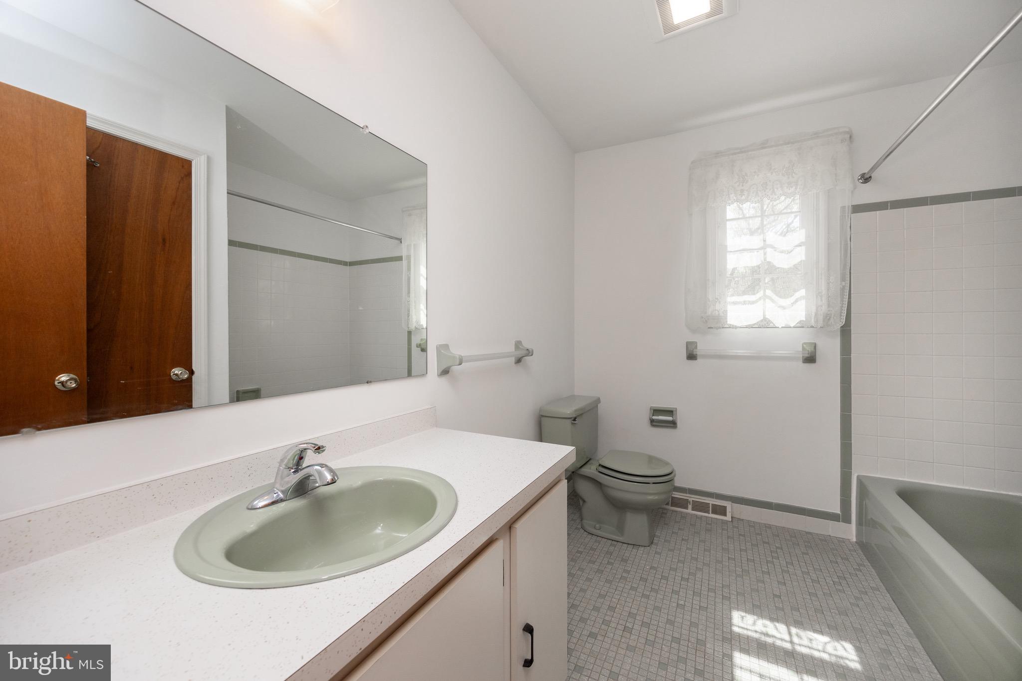 ASHBRIDGE - Residential