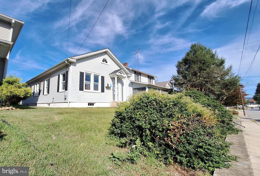 Photo of 324 E Pleasant Street, HANOVER, PA 17331 (MLS # PAYK2091222)