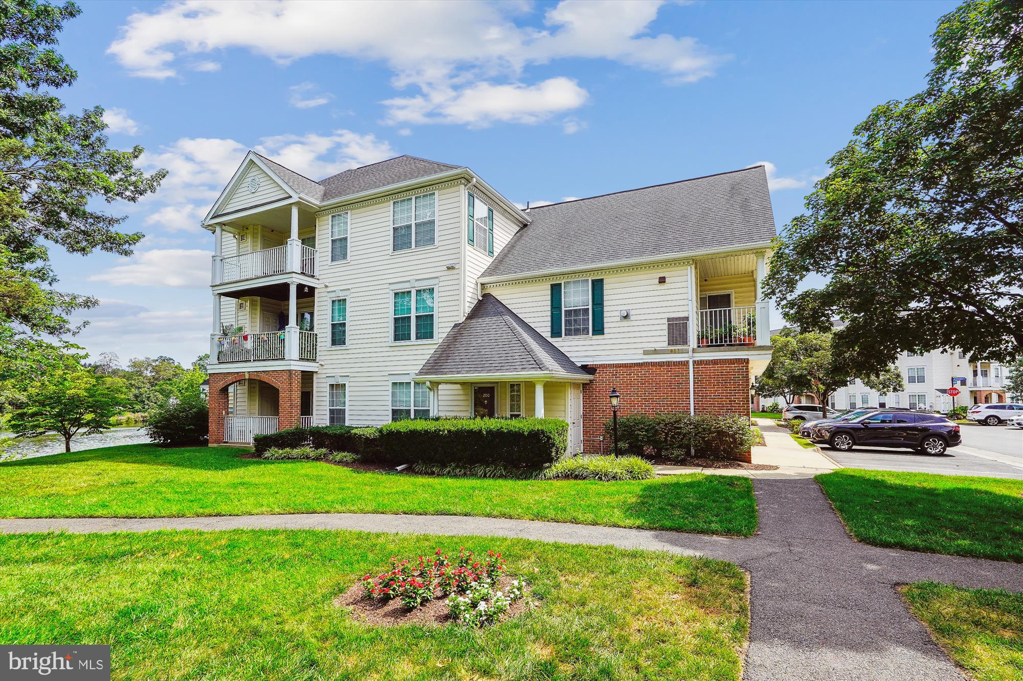 LAKESIDE AT SOUTH RIDING - Residential