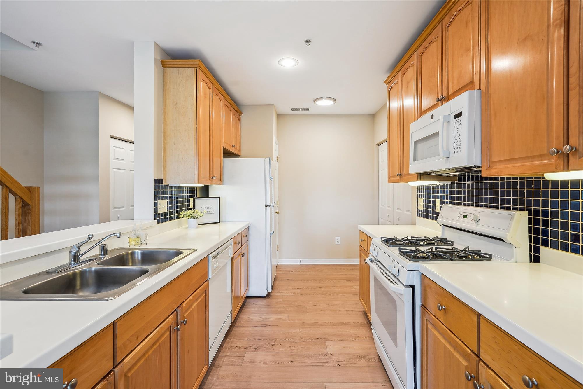 LAKESIDE AT SOUTH RIDING - Residential