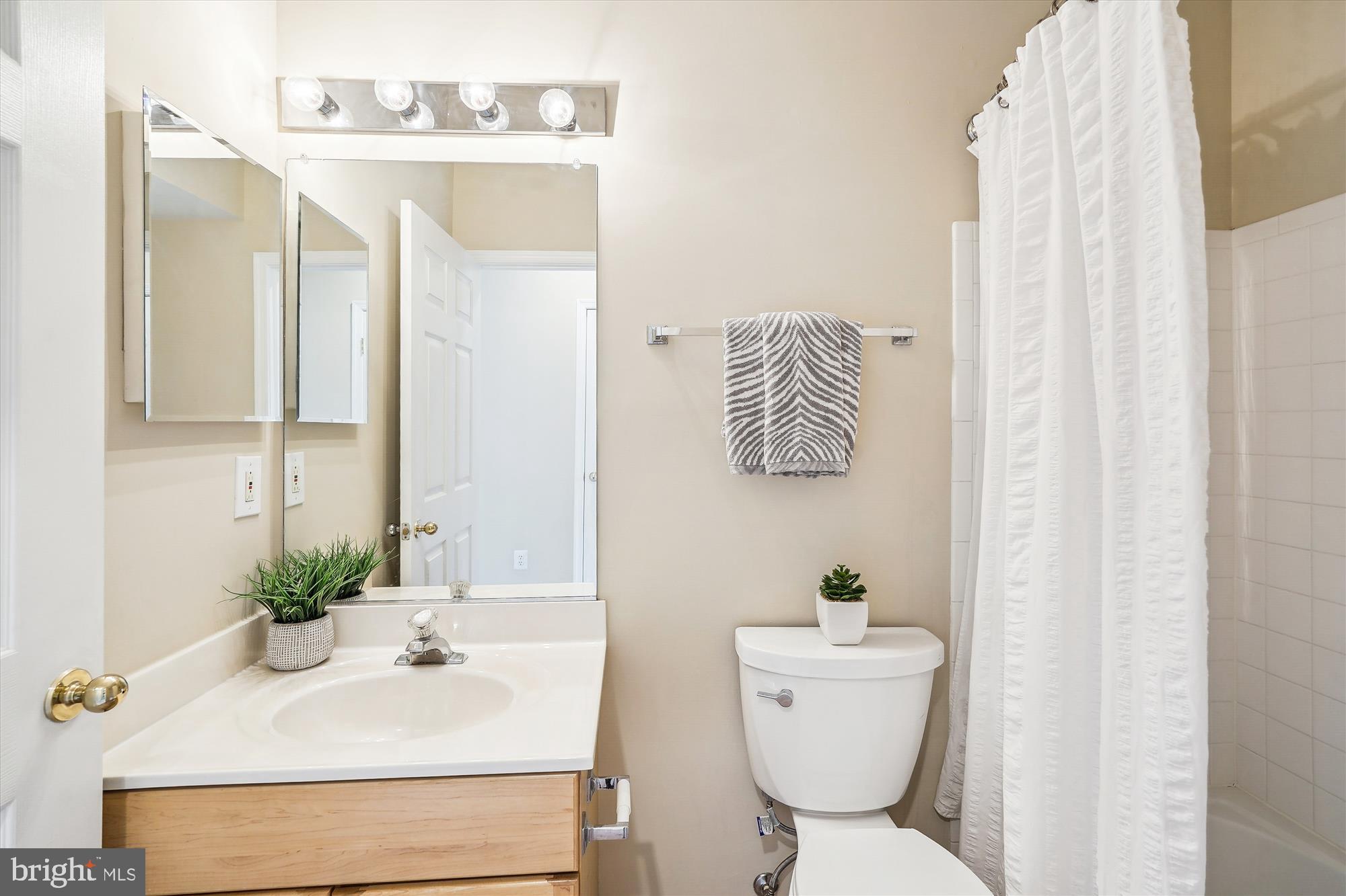 LAKESIDE AT SOUTH RIDING - Residential