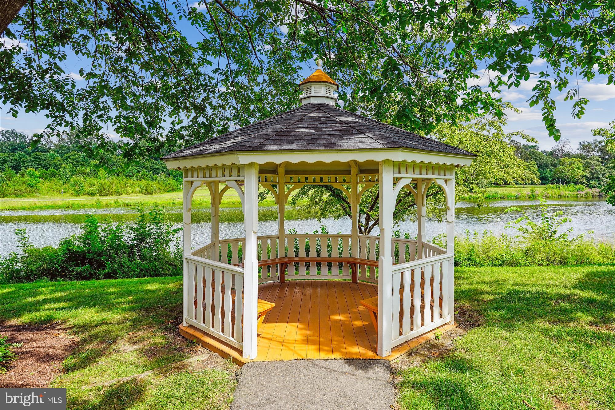 LAKESIDE AT SOUTH RIDING - Residential