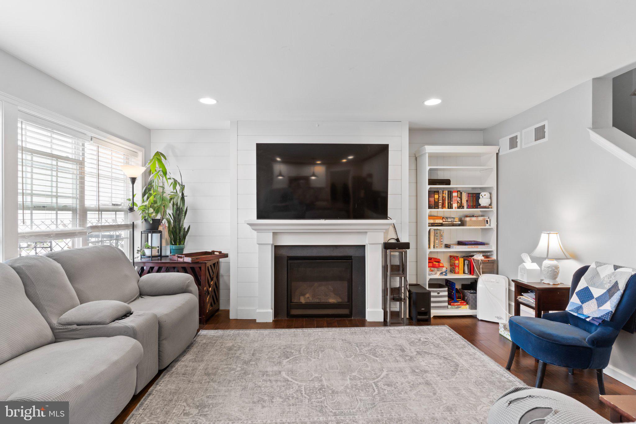 ROLLING MEADOWS - Residential