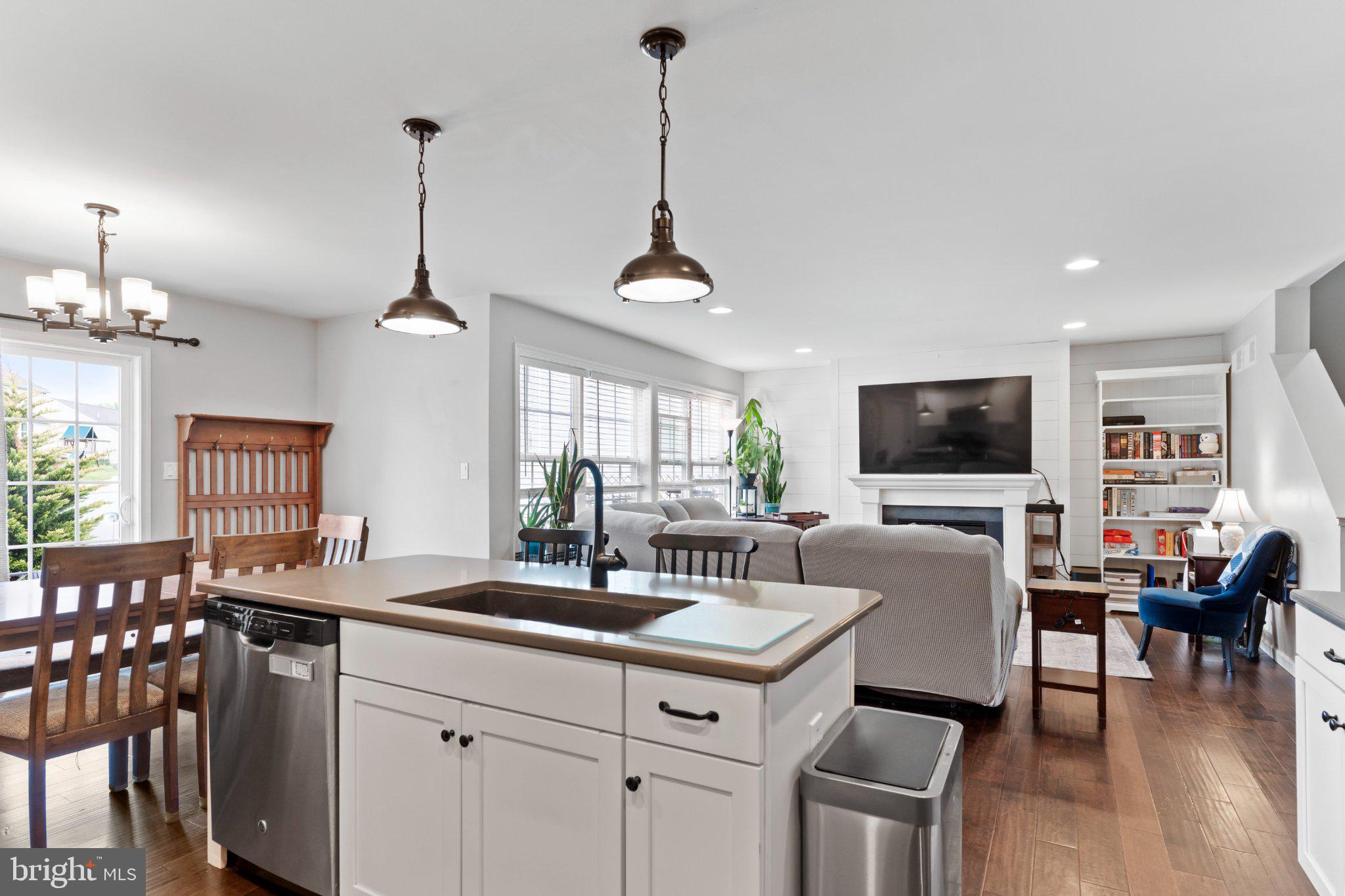 ROLLING MEADOWS - Residential