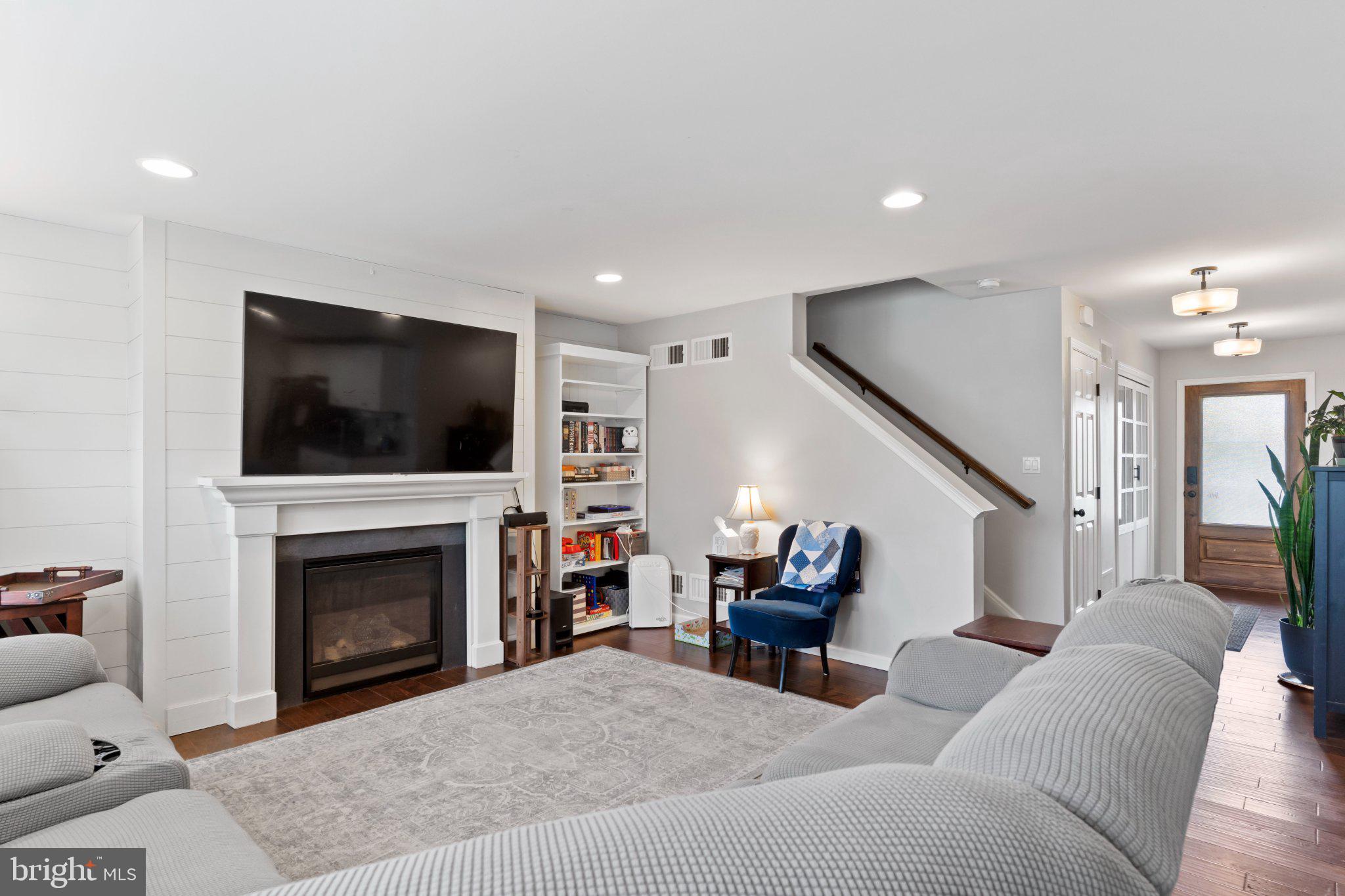 ROLLING MEADOWS - Residential