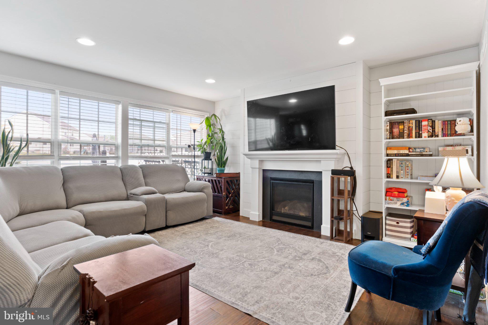 ROLLING MEADOWS - Residential