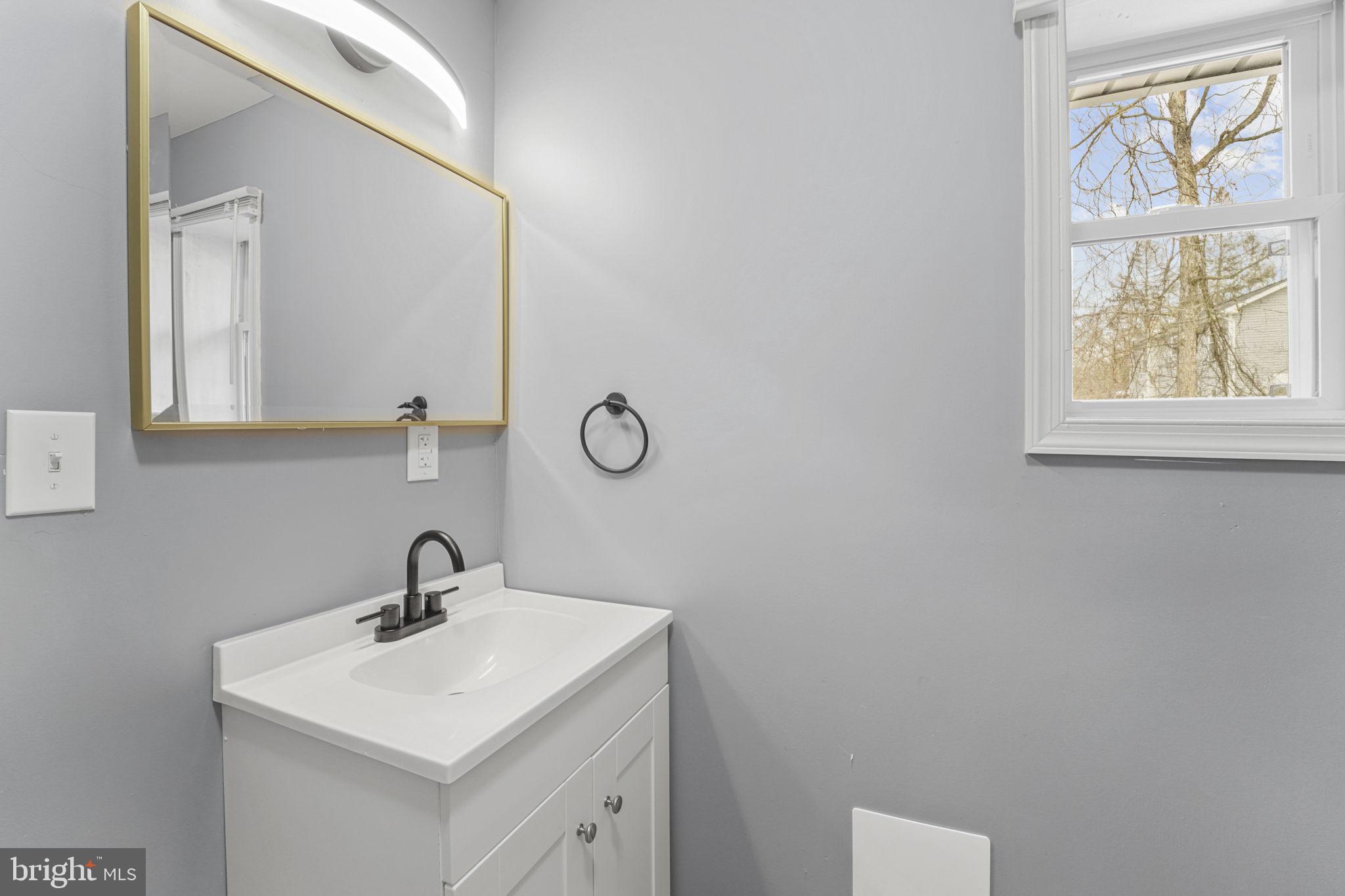 LAUREL LAKES - Residential