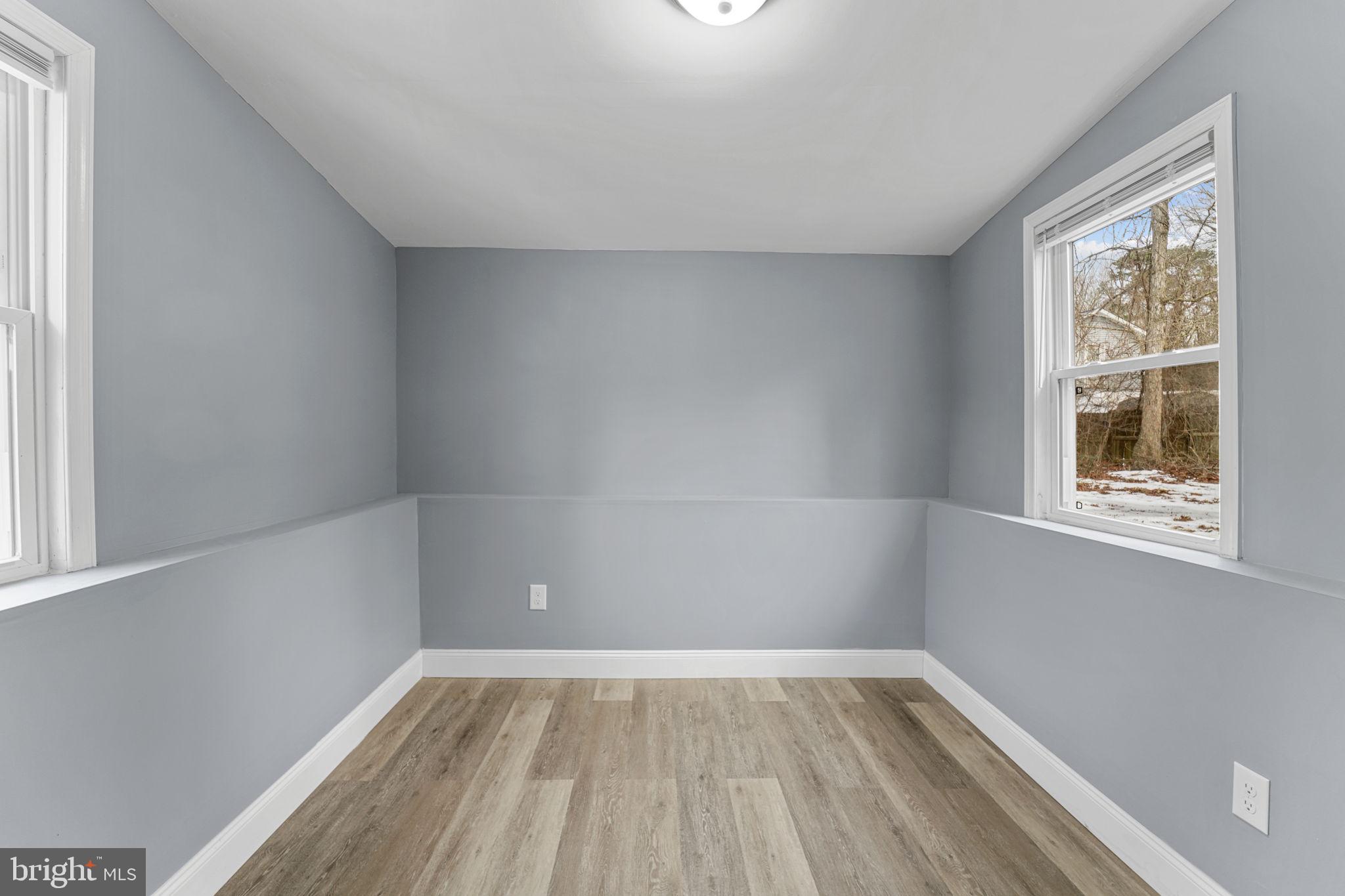 LAUREL LAKES - Residential